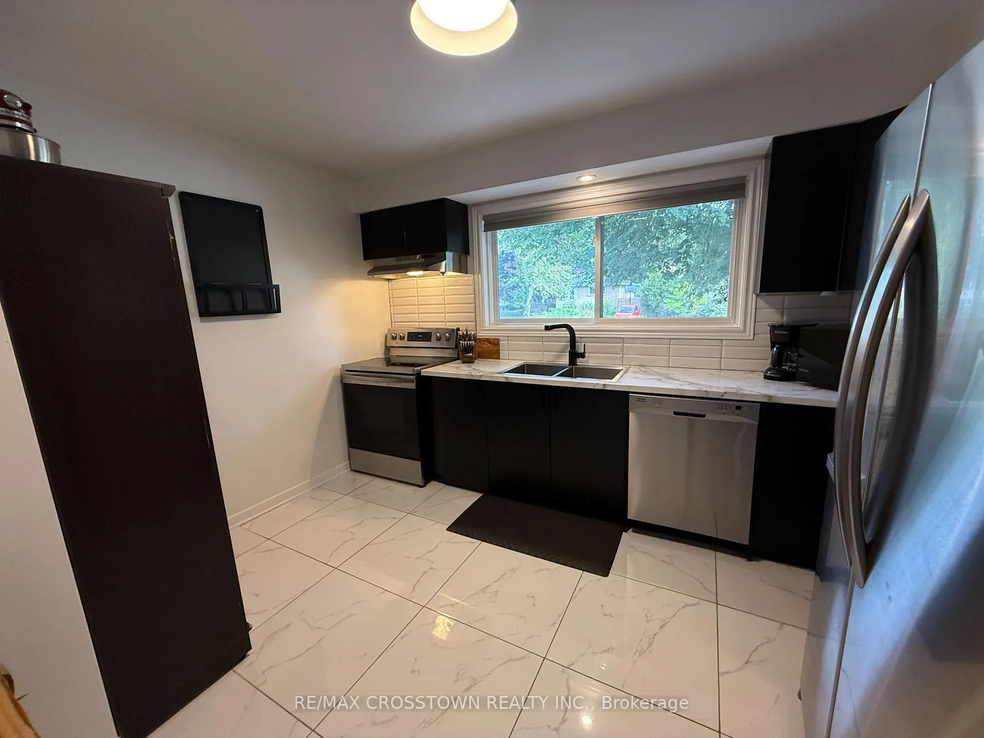 Photo 8 of 34 Queen Street, Barrie, Codrington — HOMEH