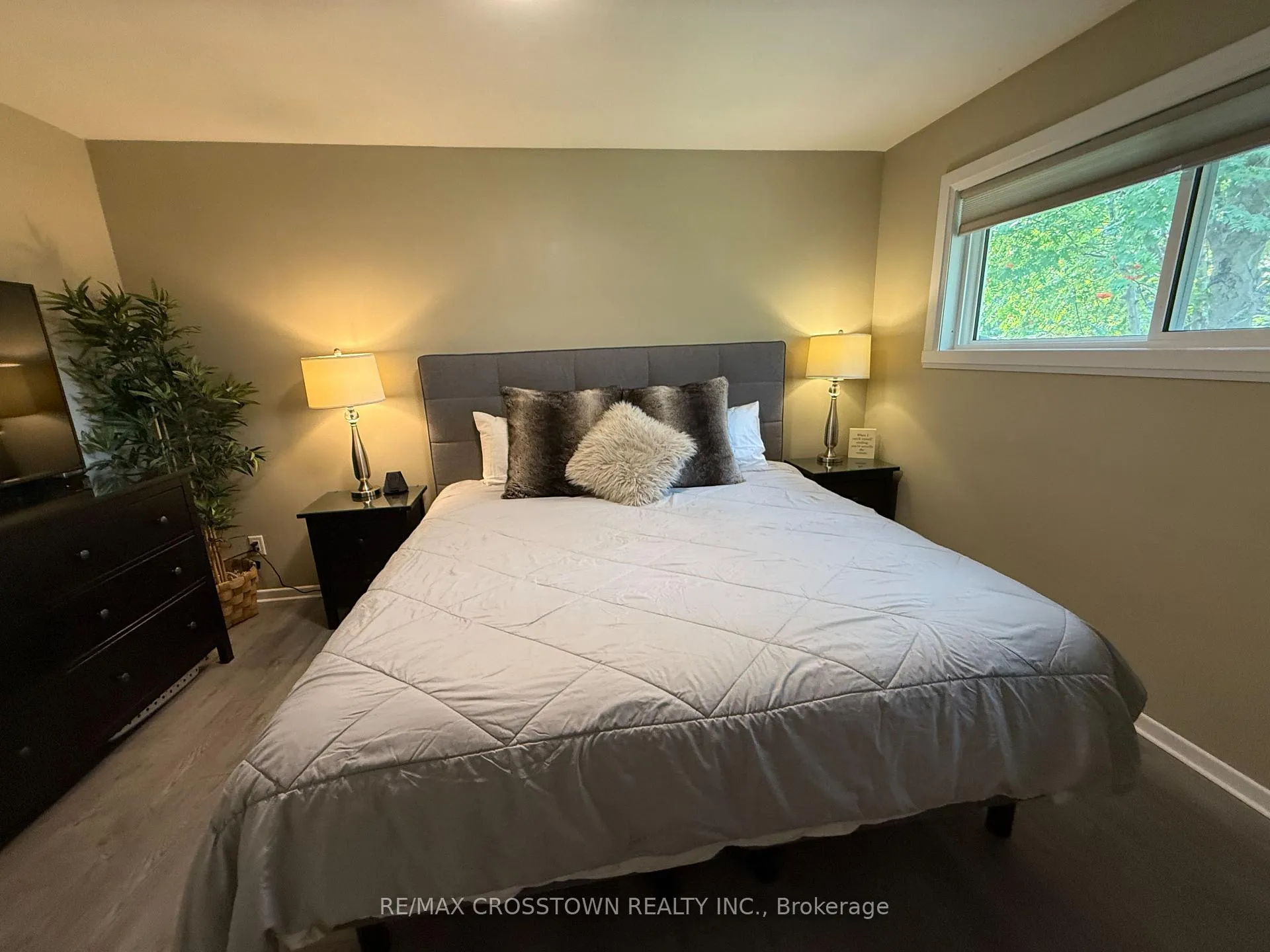 Photo 13 of 34 Queen Street, Barrie, Codrington — HOMEH