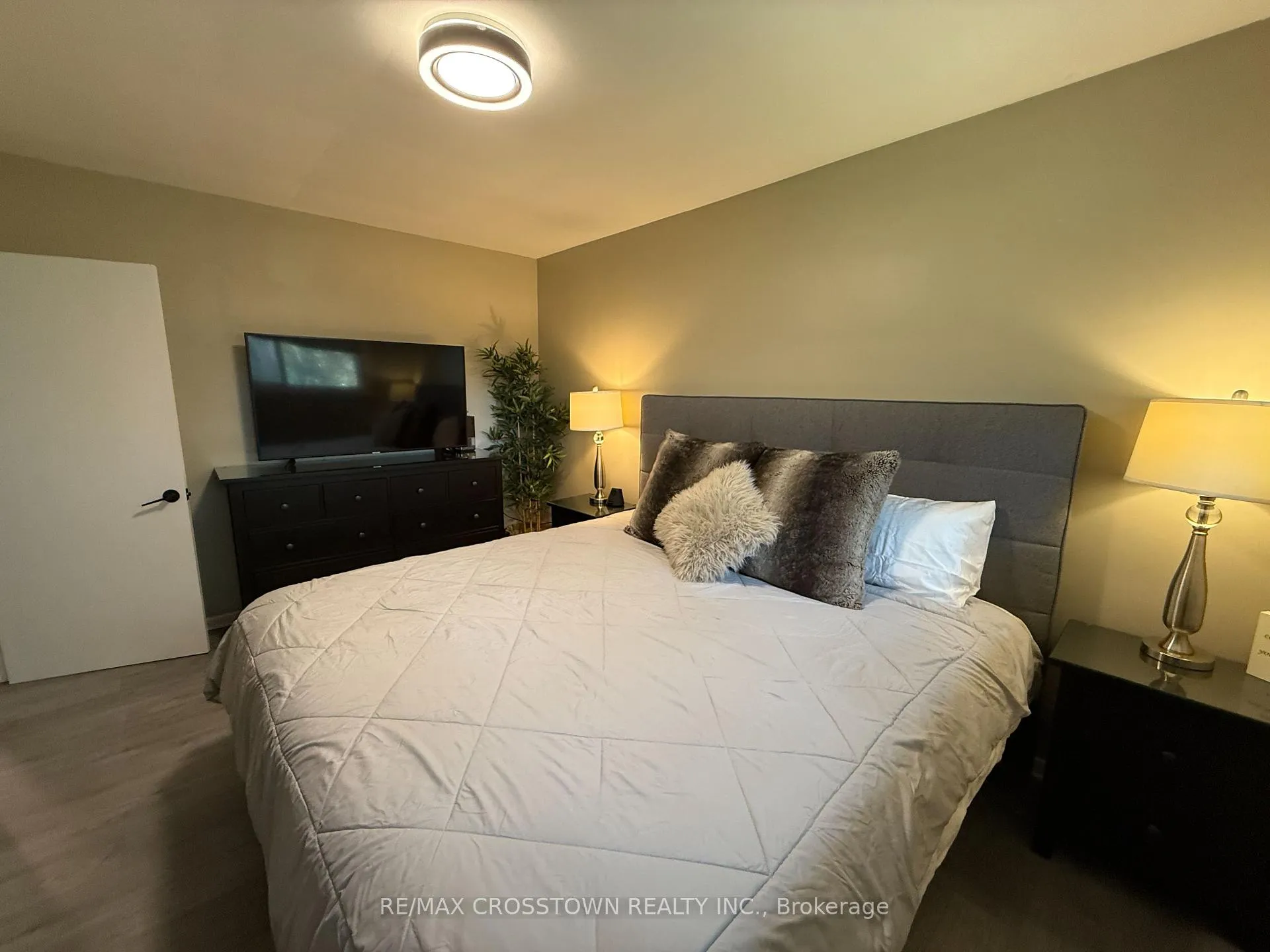 Photo 14 of 34 Queen Street, Barrie, Codrington — HOMEH