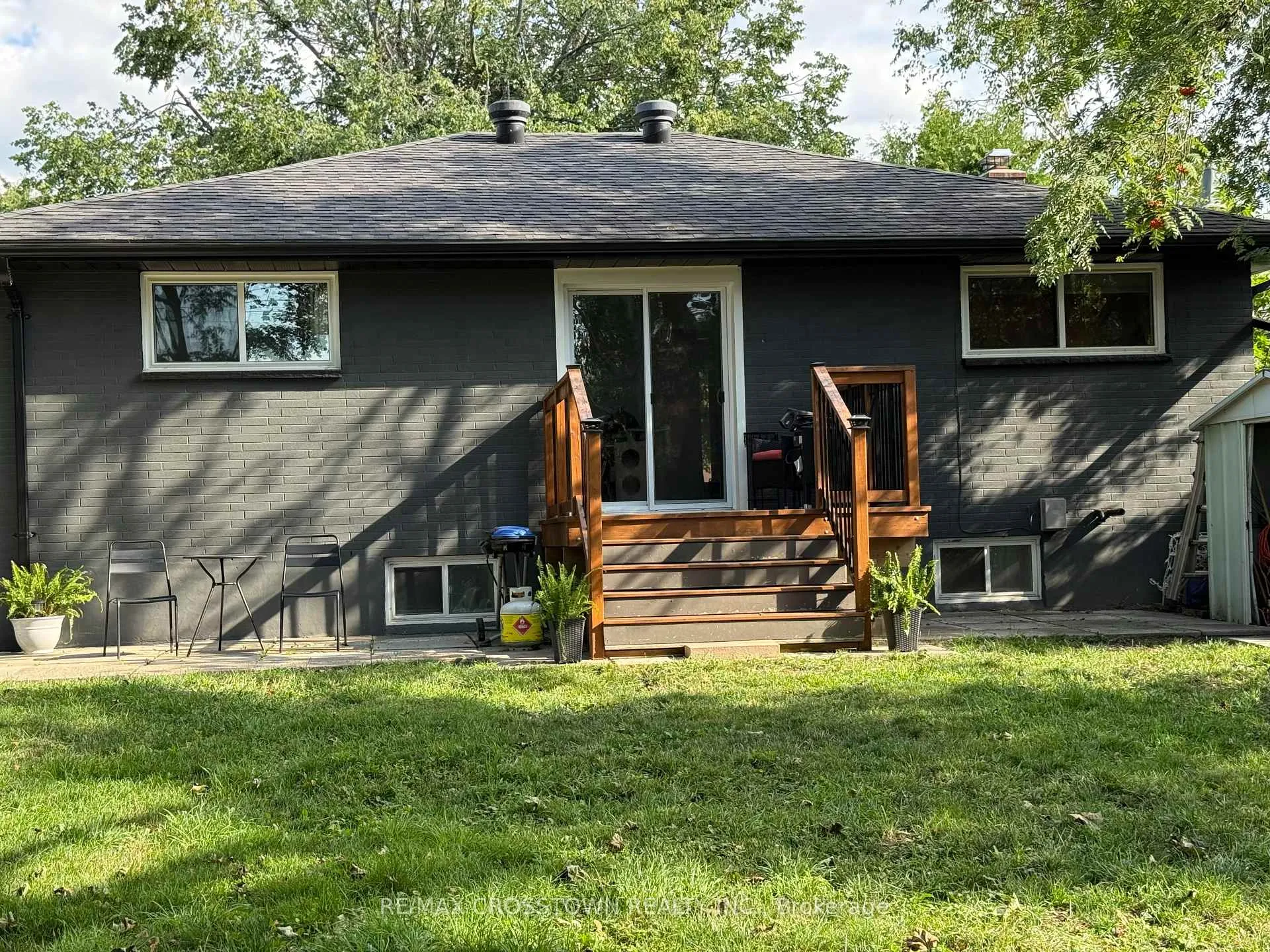 Photo 19 of 34 Queen Street, Barrie, Codrington — HOMEH