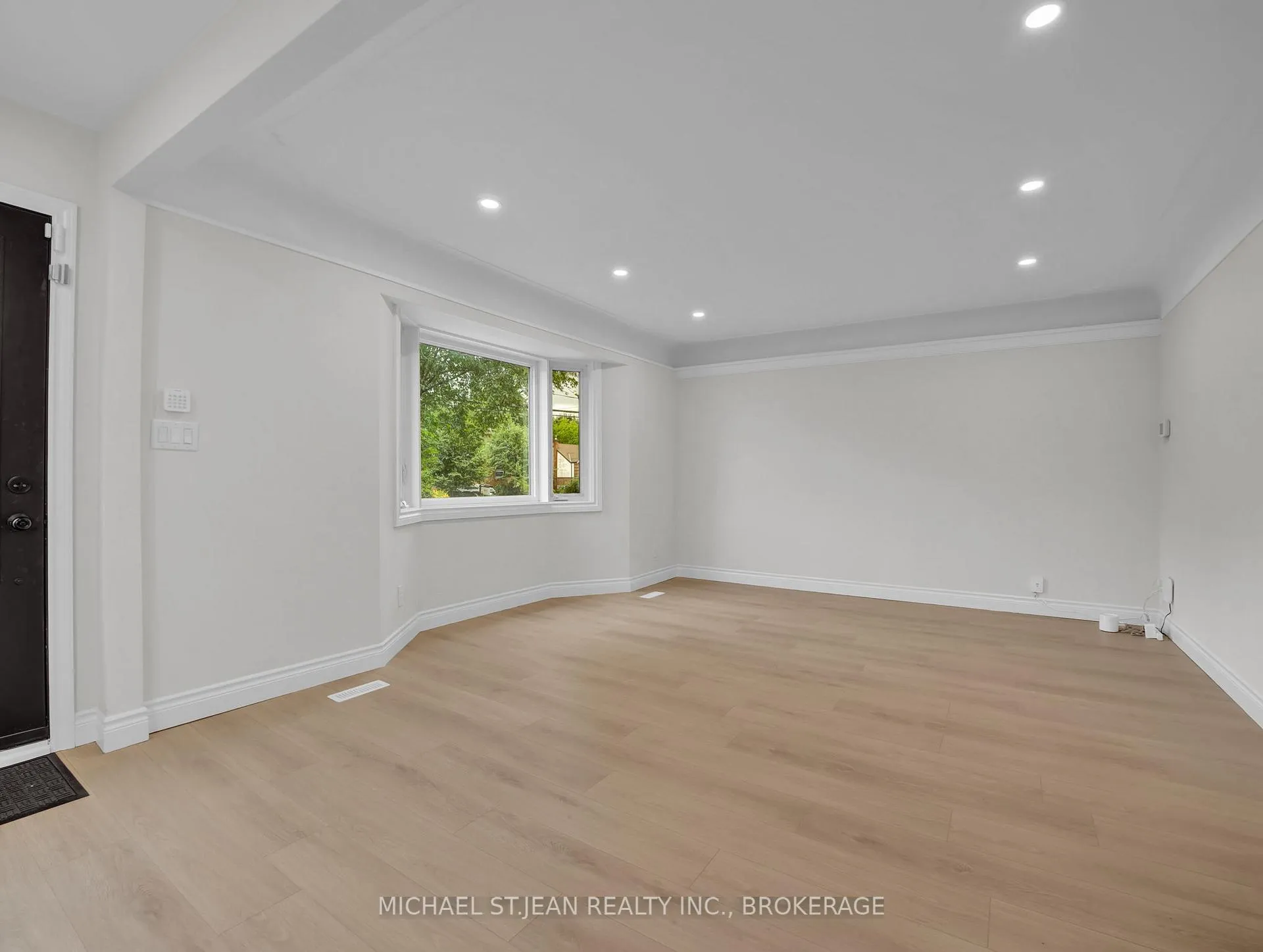 Photo 5 of 880 Garth Street, Hamilton, Westcliffe — HOMEH