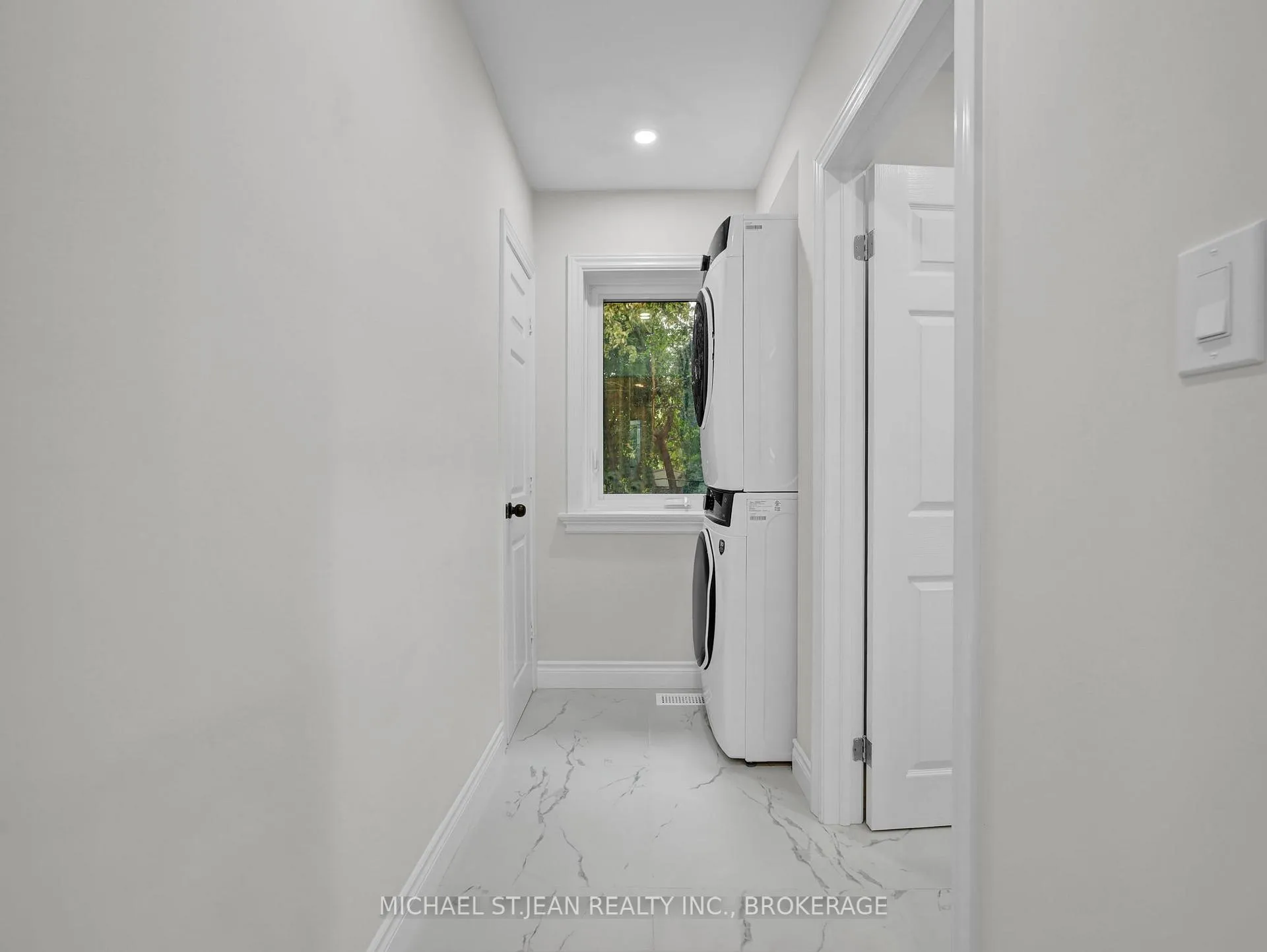 Photo 9 of 880 Garth Street, Hamilton, Westcliffe — HOMEH