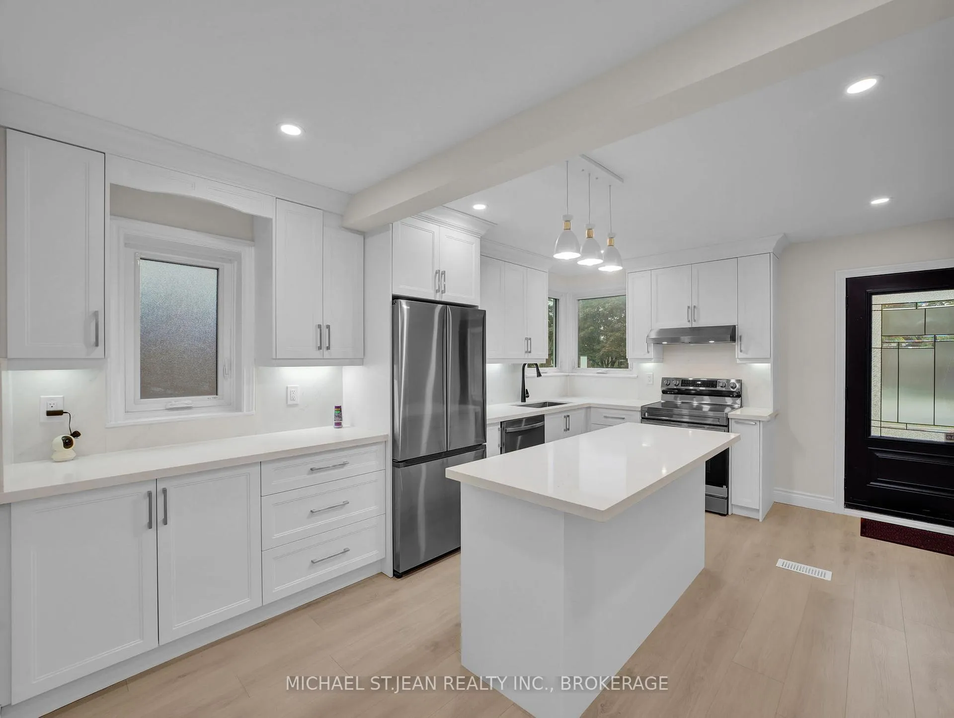 Photo 10 of 880 Garth Street, Hamilton, Westcliffe — HOMEH