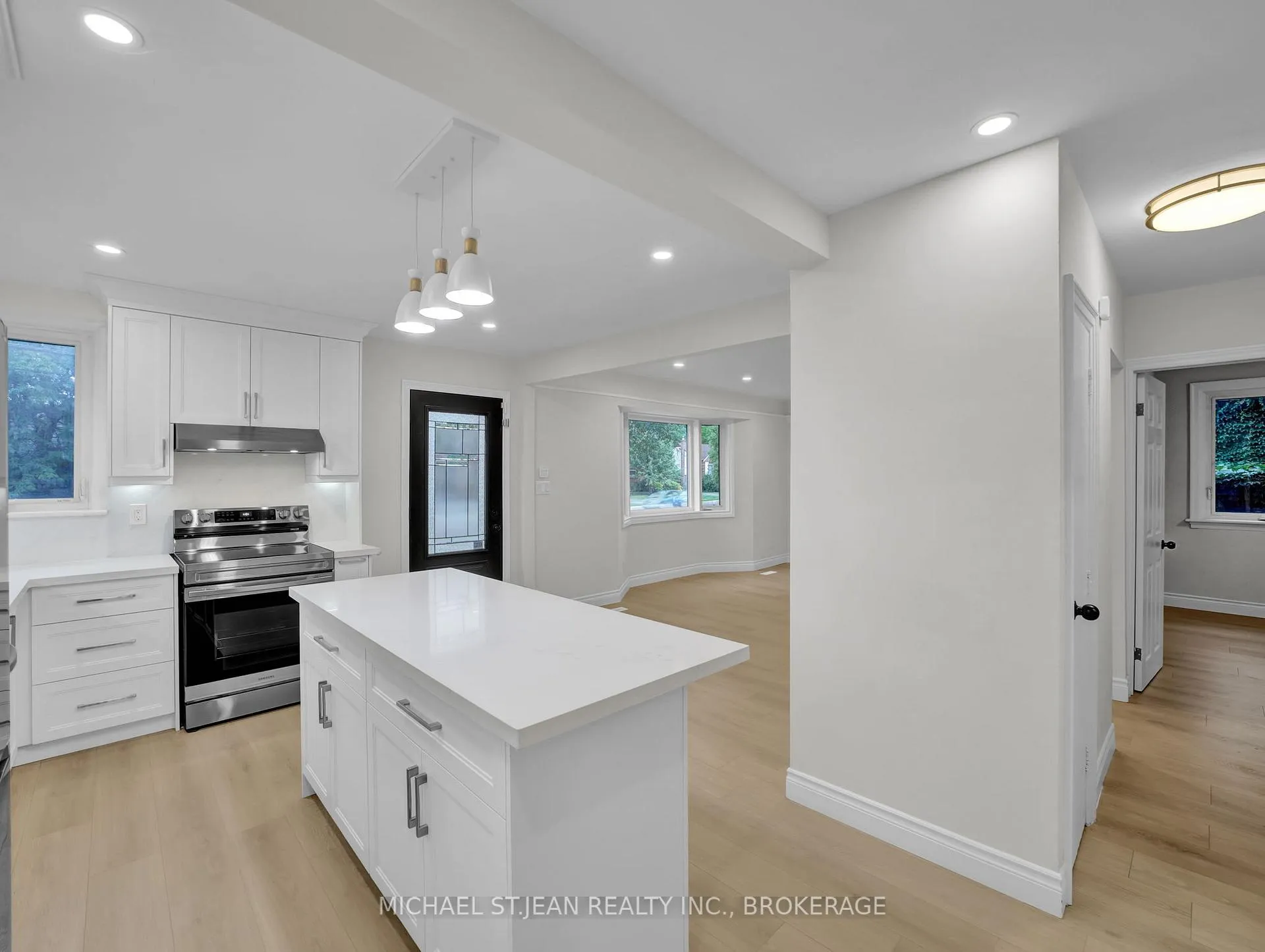 Photo 11 of 880 Garth Street, Hamilton, Westcliffe — HOMEH
