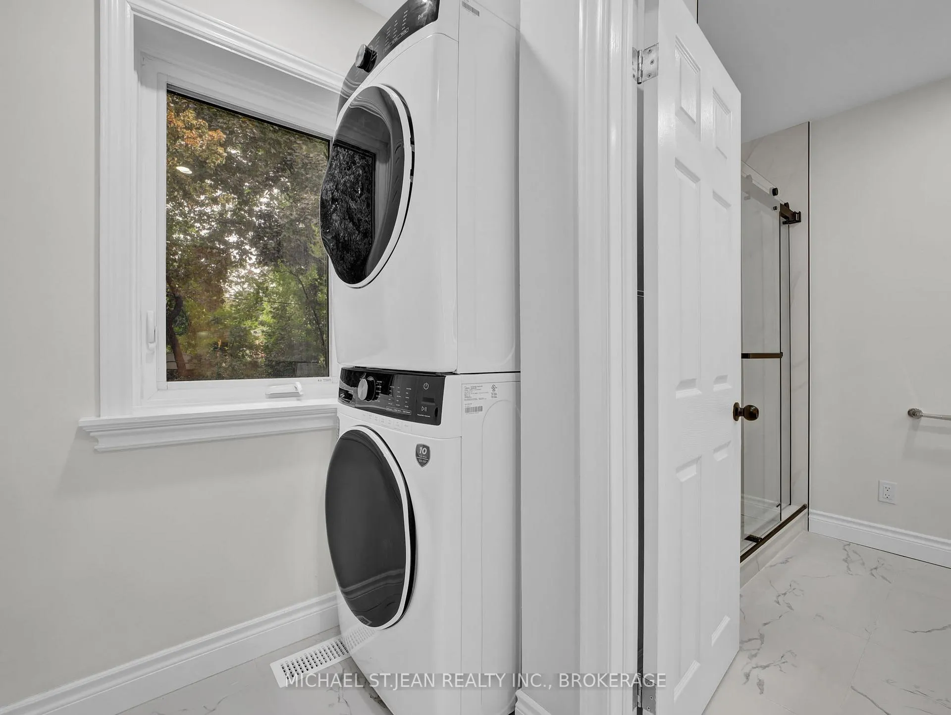 Photo 14 of 880 Garth Street, Hamilton, Westcliffe — HOMEH