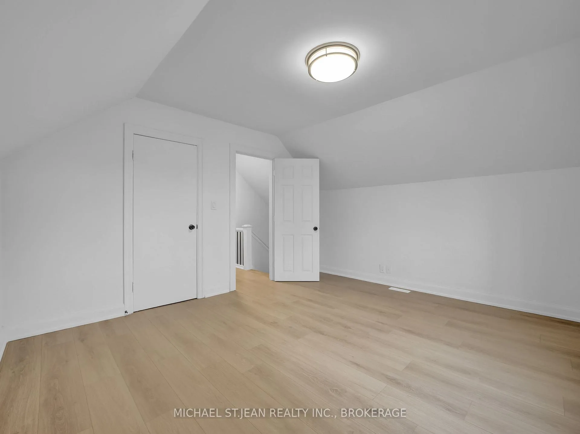 Photo 23 of 880 Garth Street, Hamilton, Westcliffe — HOMEH