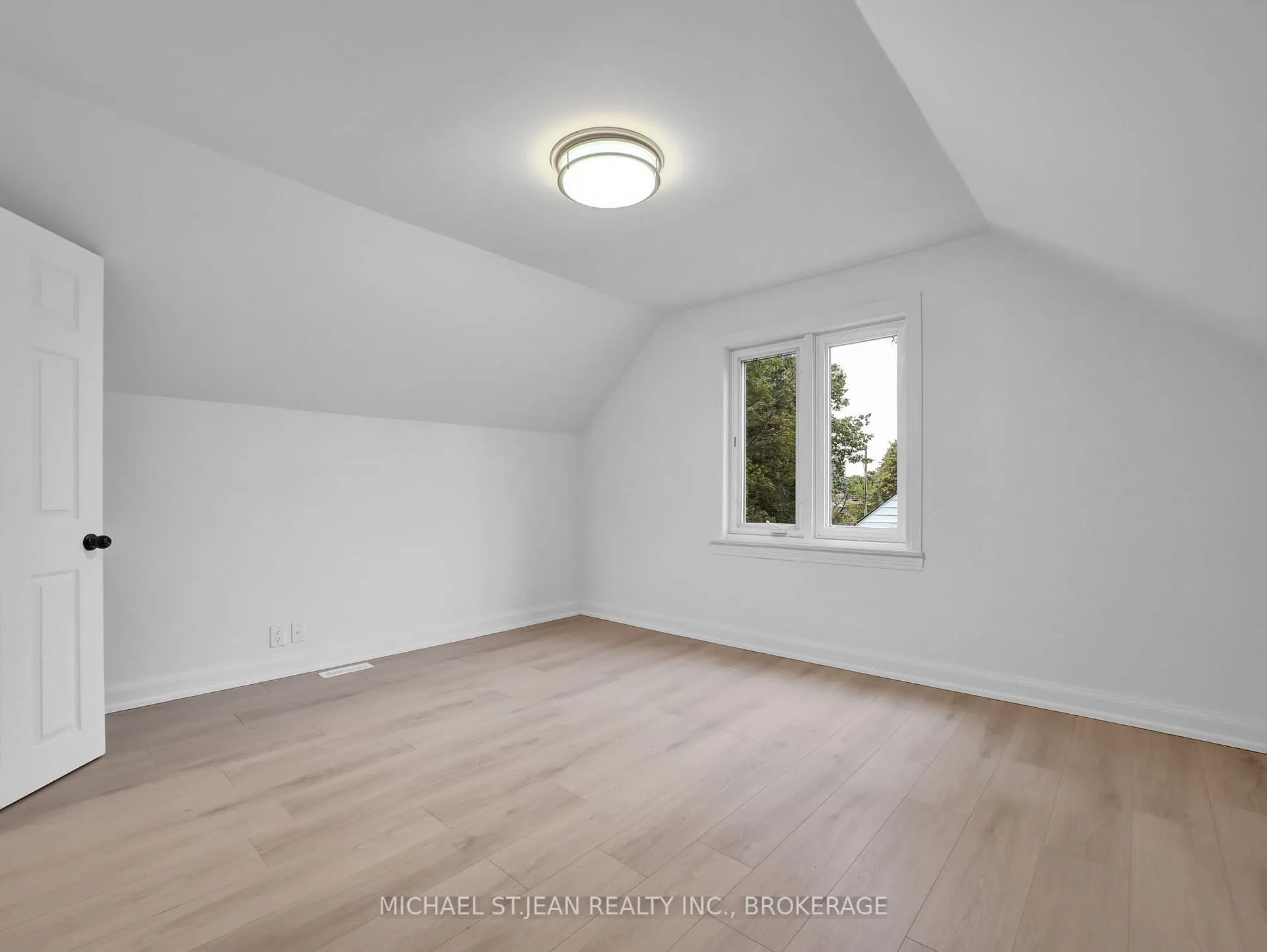 Photo 24 of 880 Garth Street, Hamilton, Westcliffe — HOMEH