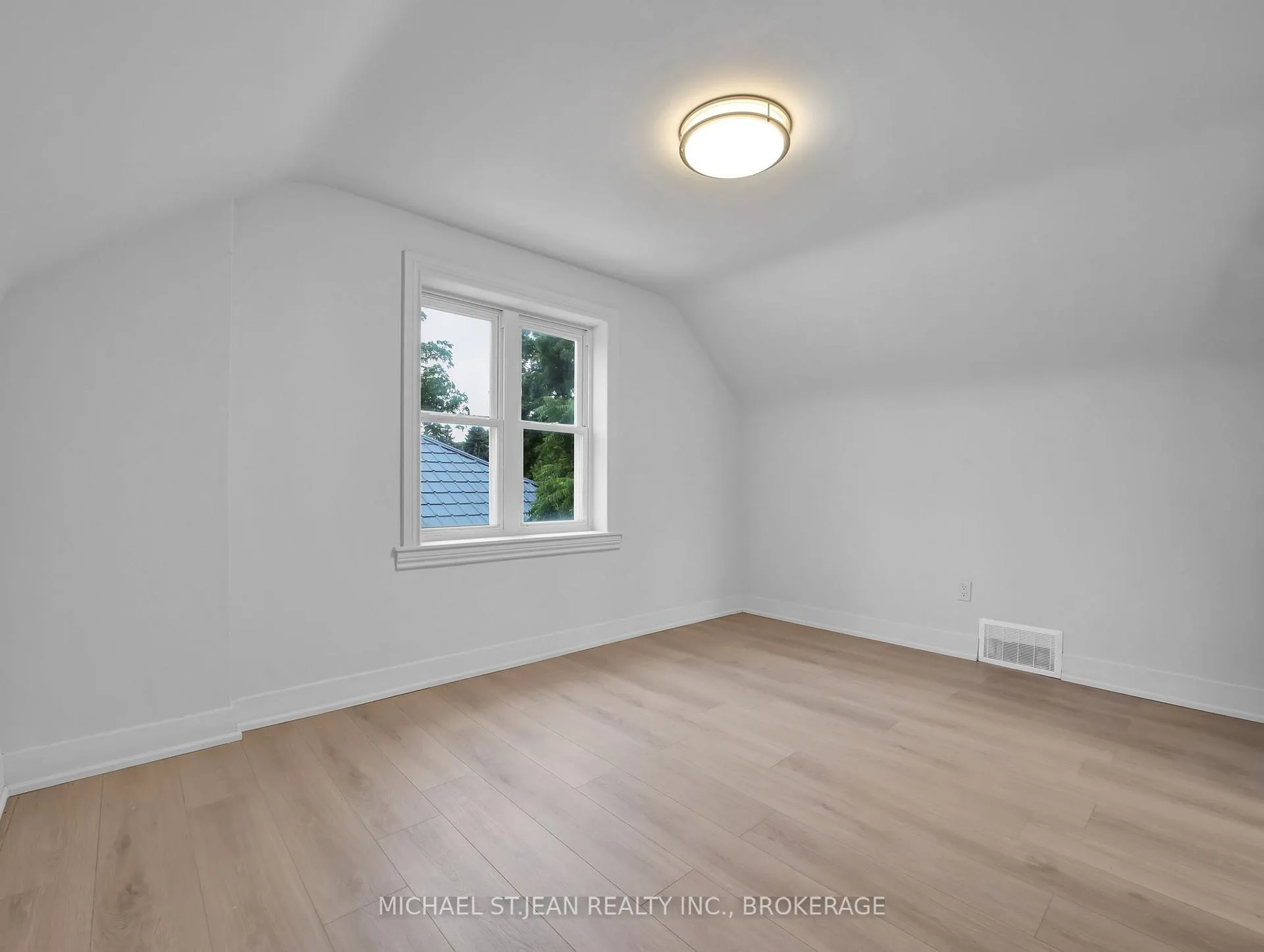 Photo 26 of 880 Garth Street, Hamilton, Westcliffe — HOMEH