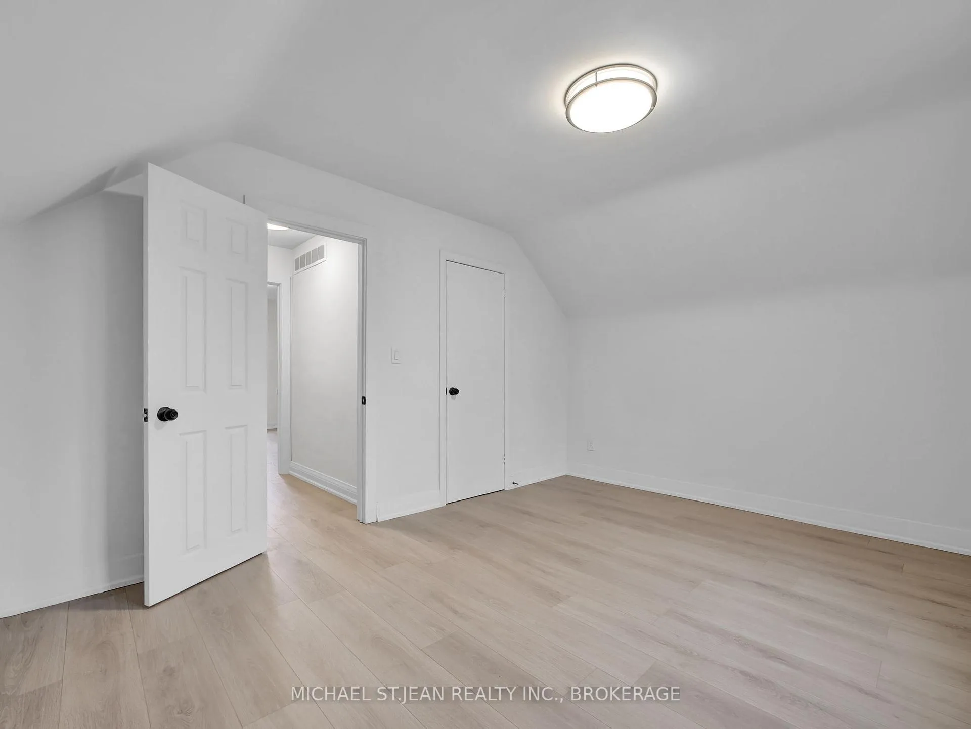 Photo 27 of 880 Garth Street, Hamilton, Westcliffe — HOMEH