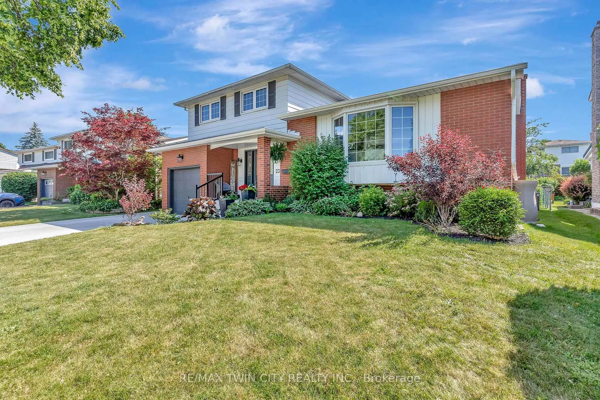 Photo 2 of 23 Meadowbrook Drive, Kitchener — HOMEH