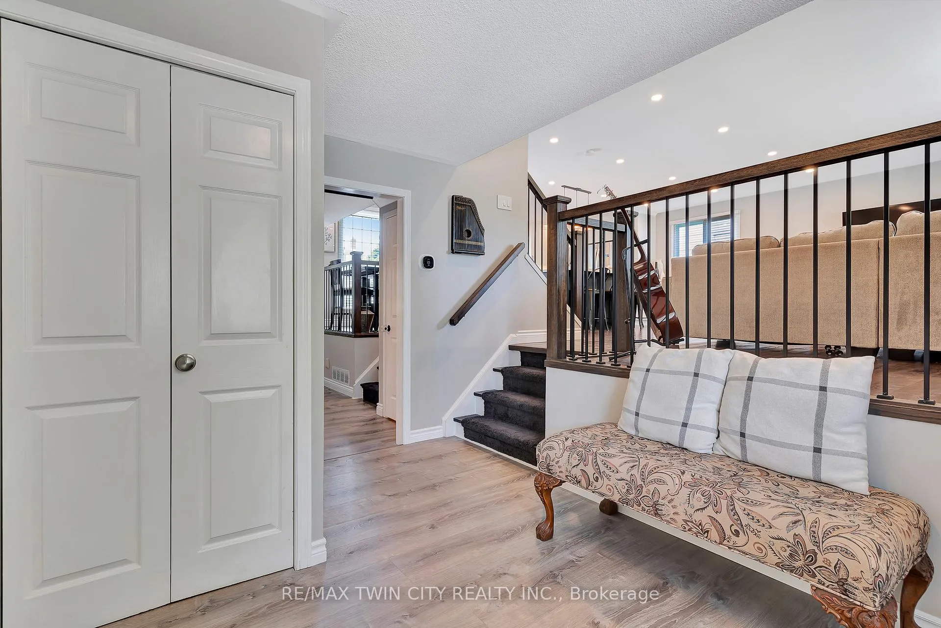 Photo 6 of 23 Meadowbrook Drive, Kitchener — HOMEH