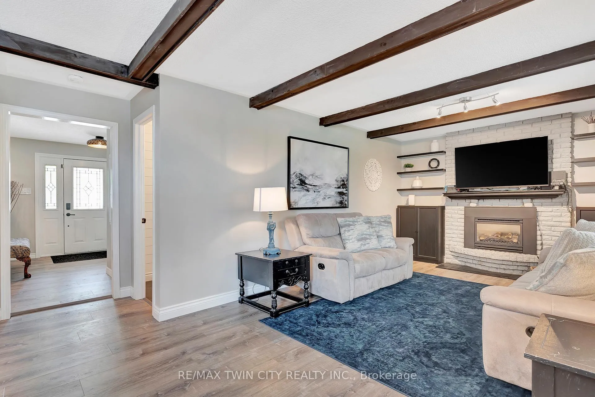 Photo 11 of 23 Meadowbrook Drive, Kitchener — HOMEH