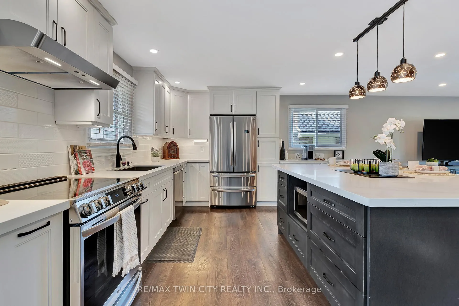 Photo 14 of 23 Meadowbrook Drive, Kitchener — HOMEH