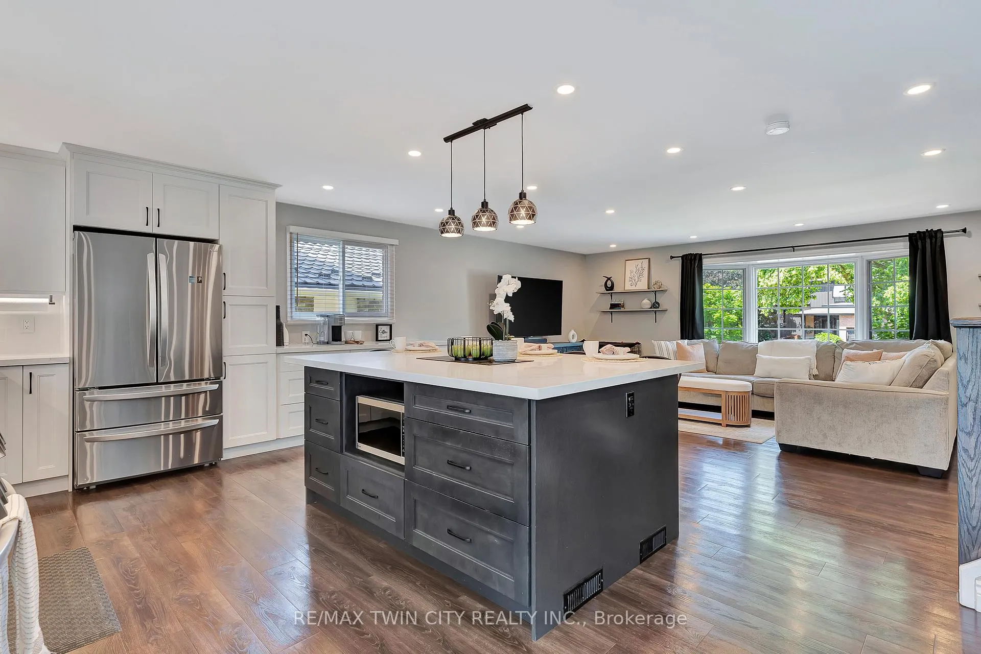 Photo 15 of 23 Meadowbrook Drive, Kitchener — HOMEH