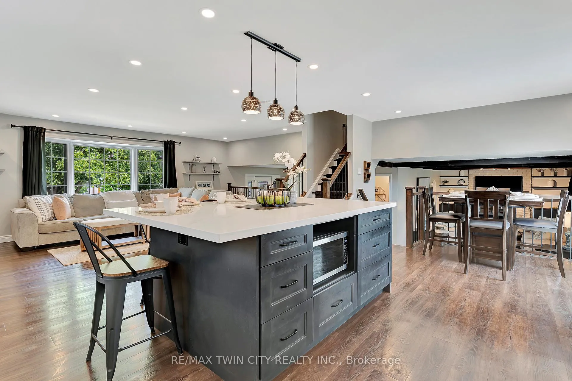Photo 16 of 23 Meadowbrook Drive, Kitchener — HOMEH