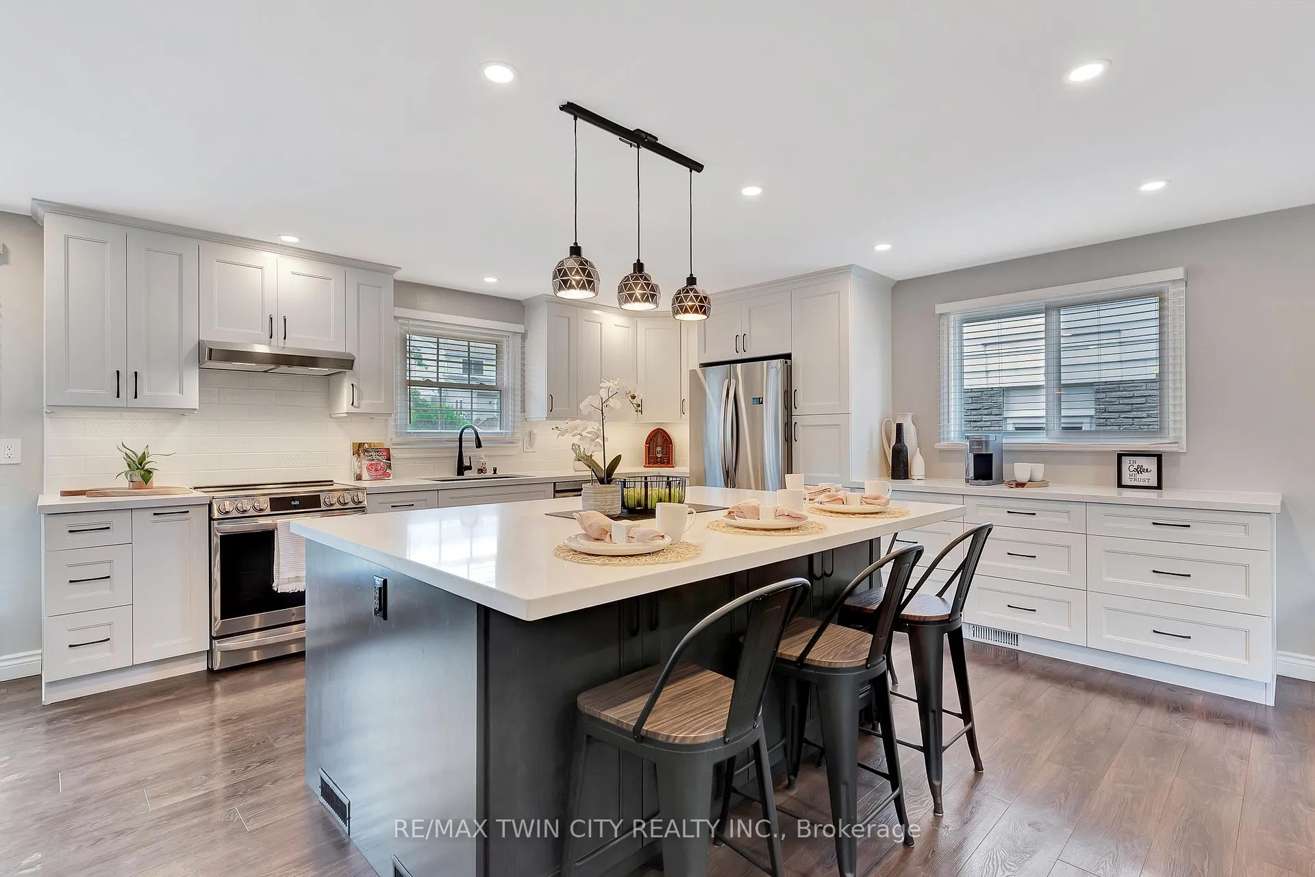 Photo 19 of 23 Meadowbrook Drive, Kitchener — HOMEH