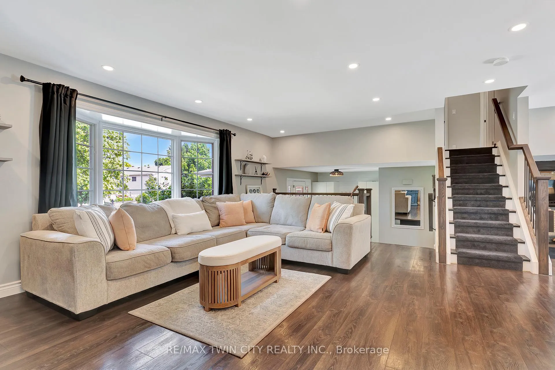 Photo 21 of 23 Meadowbrook Drive, Kitchener — HOMEH