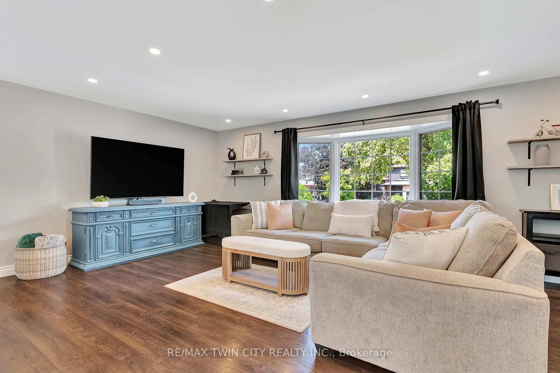 Photo 22 of 23 Meadowbrook Drive, Kitchener — HOMEH
