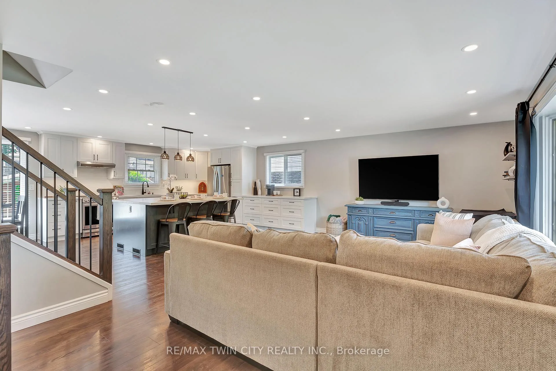 Photo 23 of 23 Meadowbrook Drive, Kitchener — HOMEH