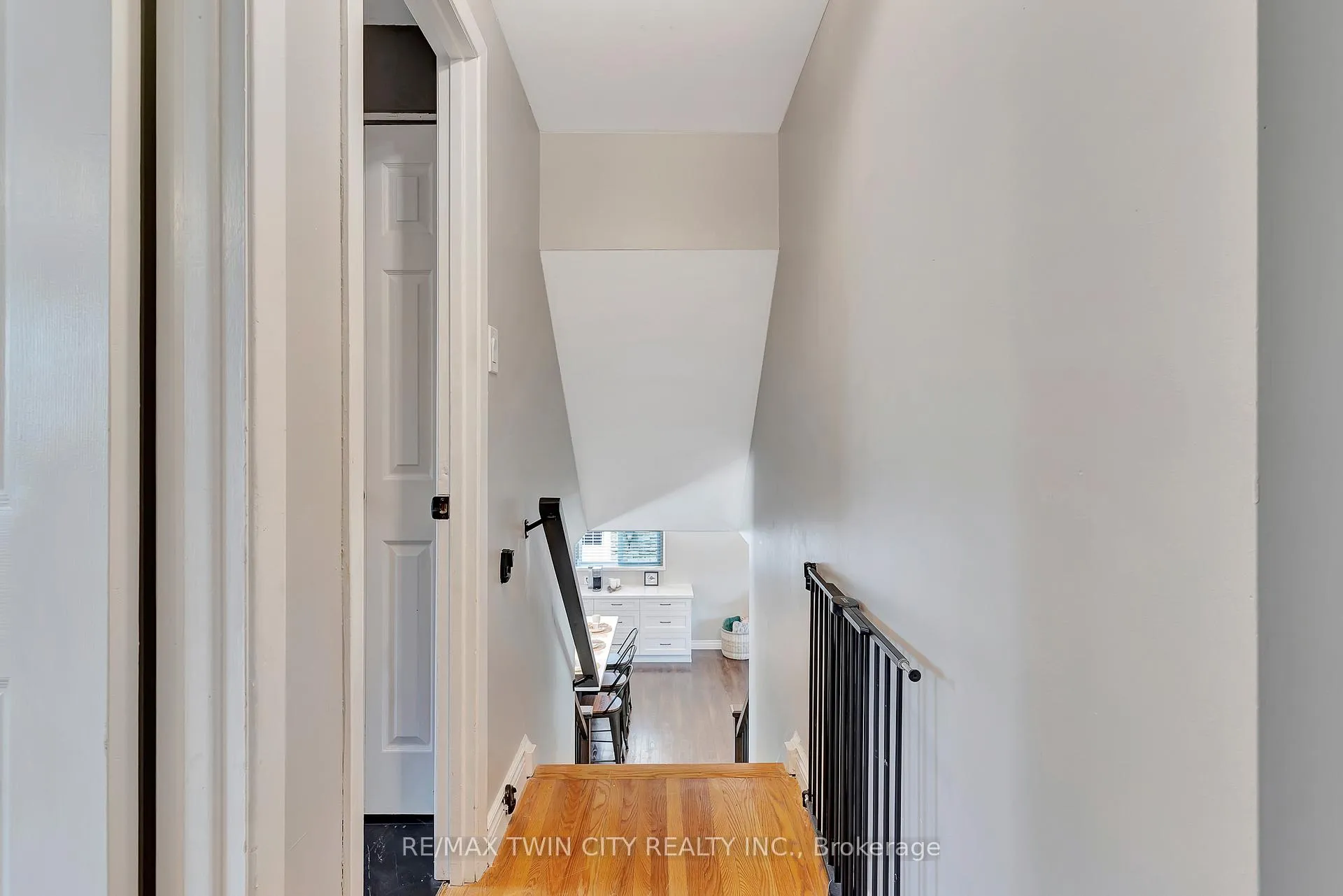Photo 24 of 23 Meadowbrook Drive, Kitchener — HOMEH