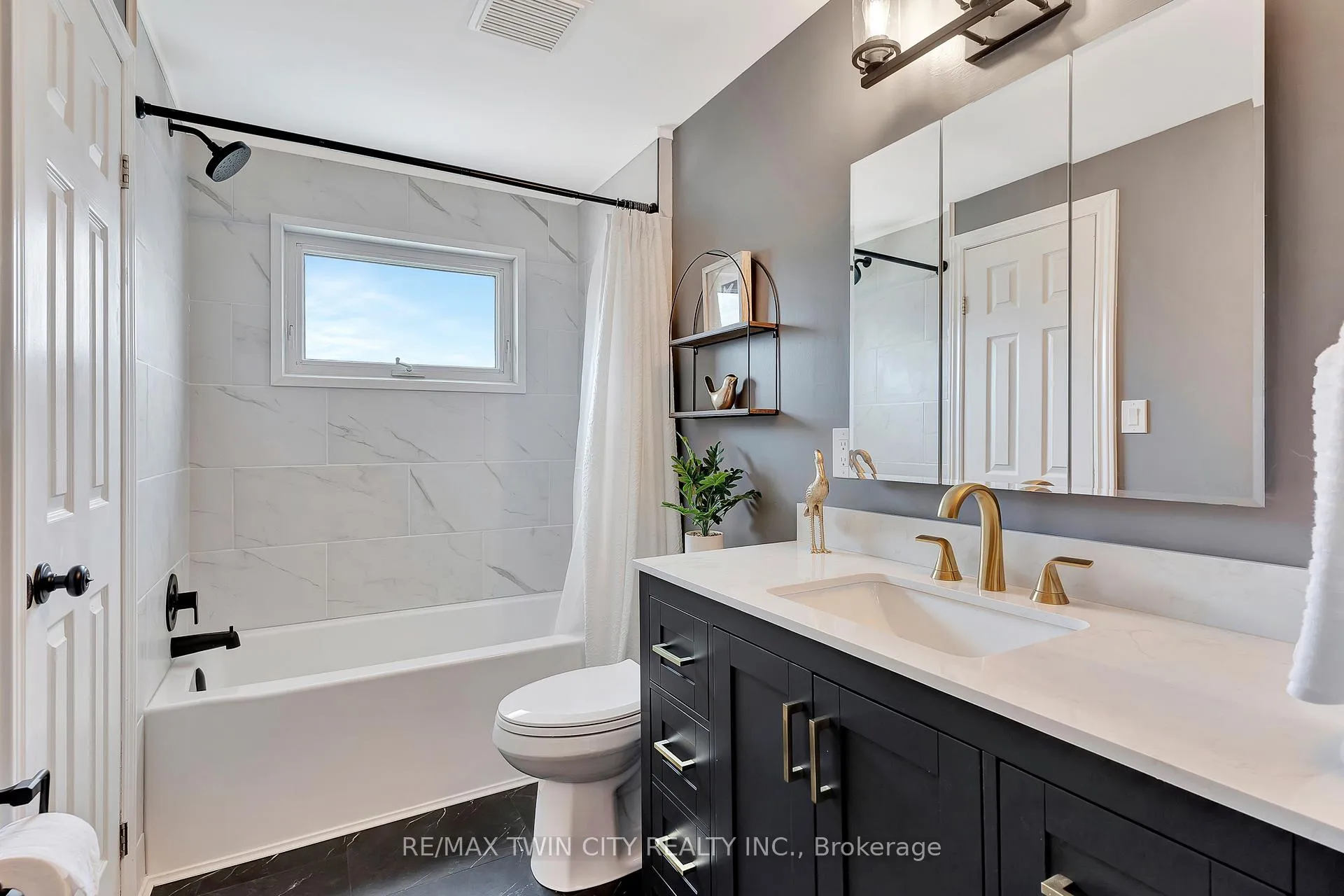 Photo 26 of 23 Meadowbrook Drive, Kitchener — HOMEH