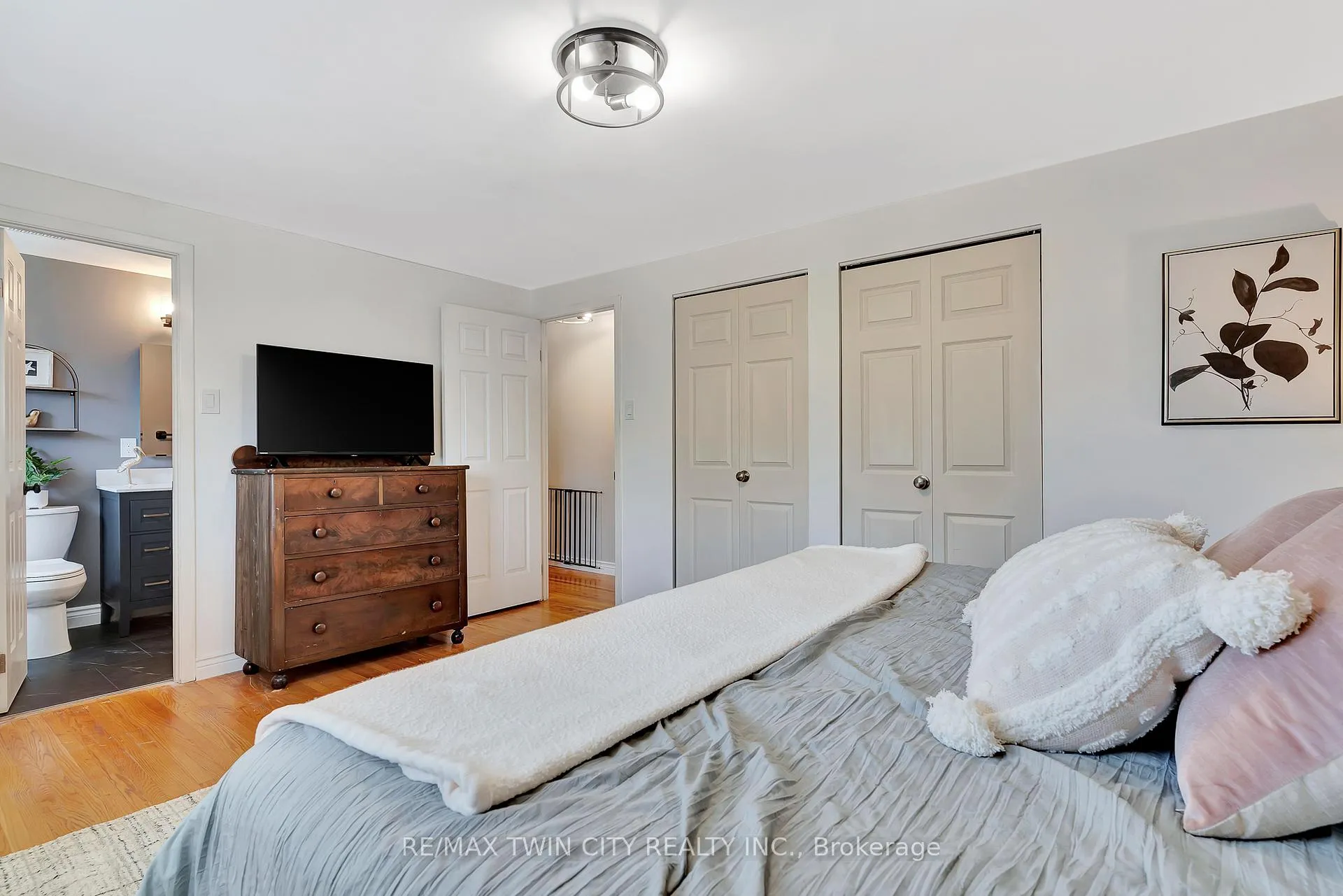 Photo 28 of 23 Meadowbrook Drive, Kitchener — HOMEH