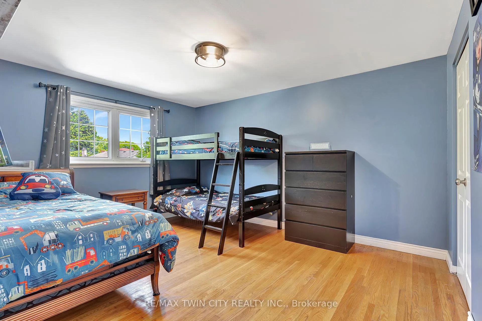 Photo 29 of 23 Meadowbrook Drive, Kitchener — HOMEH