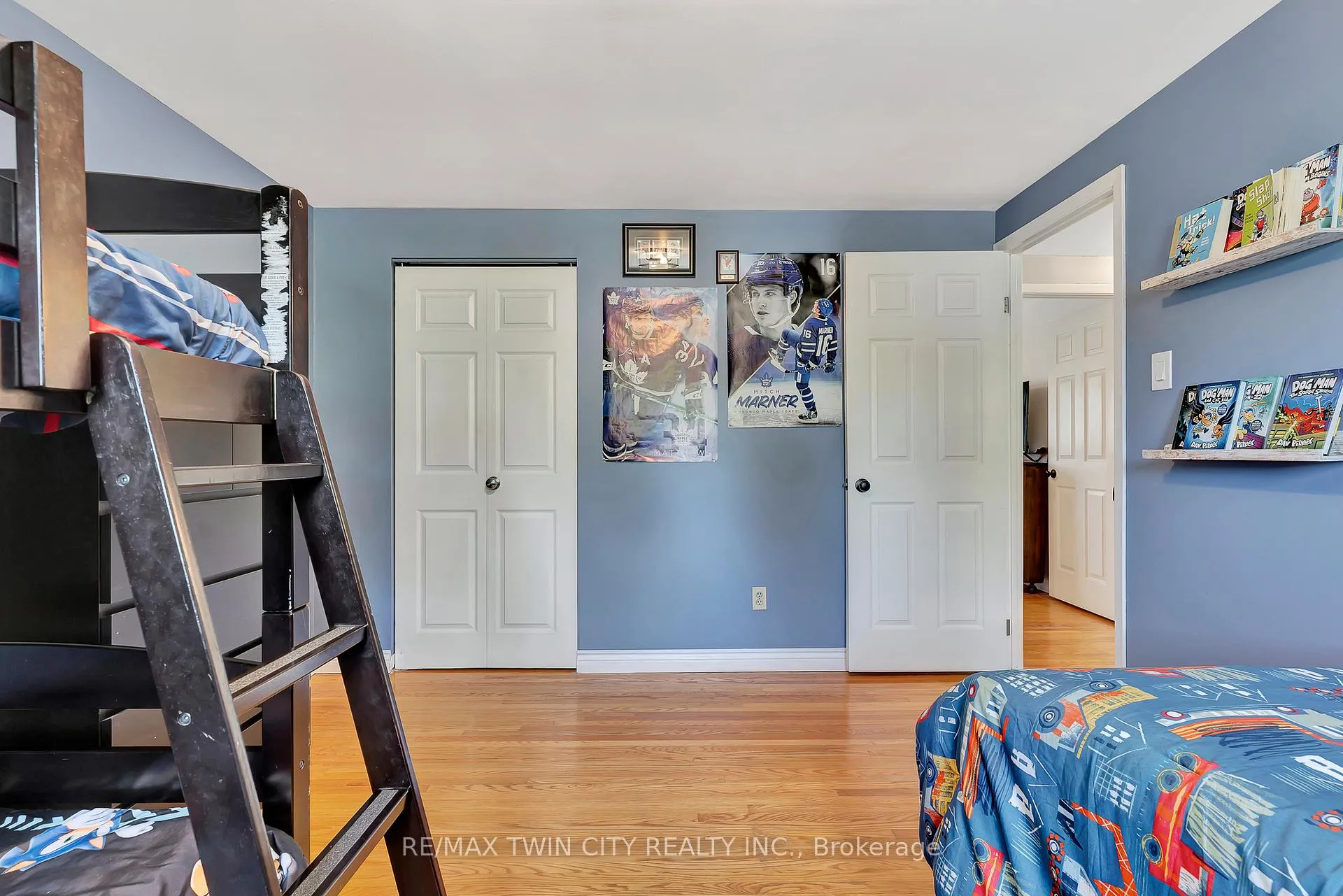 Photo 30 of 23 Meadowbrook Drive, Kitchener — HOMEH