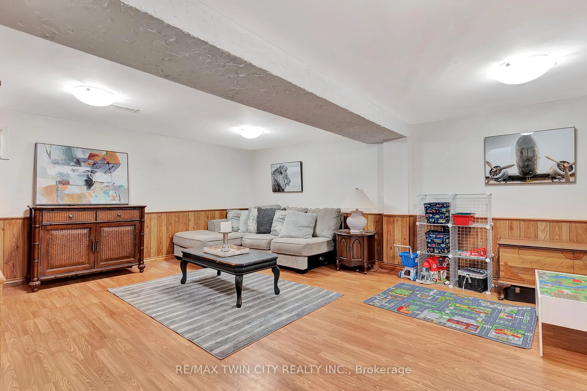 Photo 32 of 23 Meadowbrook Drive, Kitchener — HOMEH