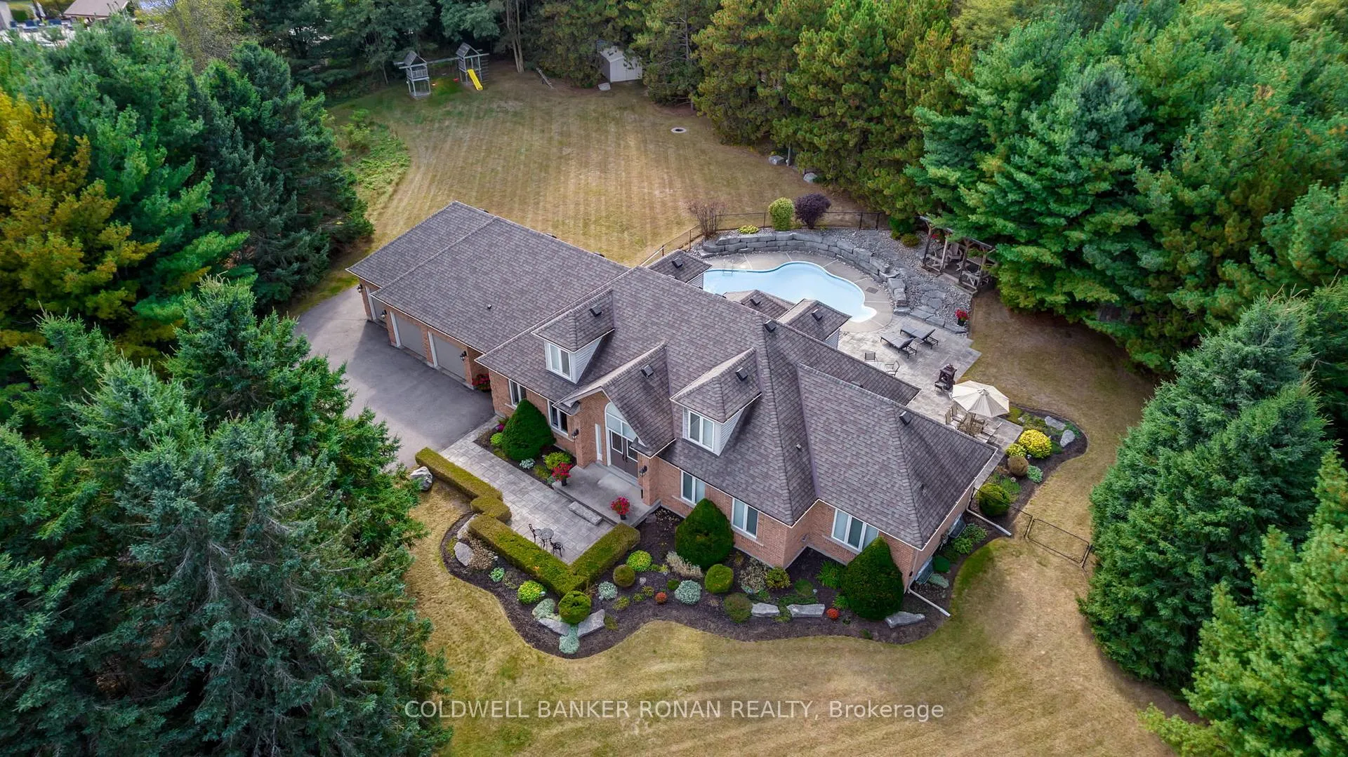 Photo 3 of 16 Indiana Drive, Caledon, Palgrave — HOMEH