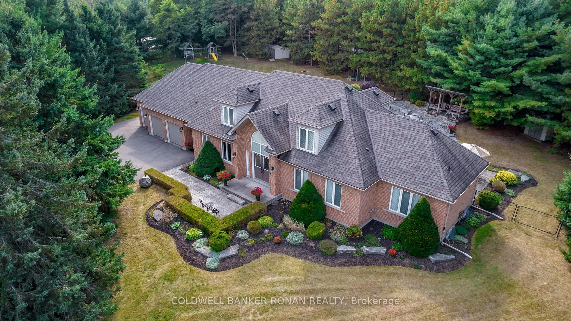 Photo 4 of 16 Indiana Drive, Caledon, Palgrave — HOMEH