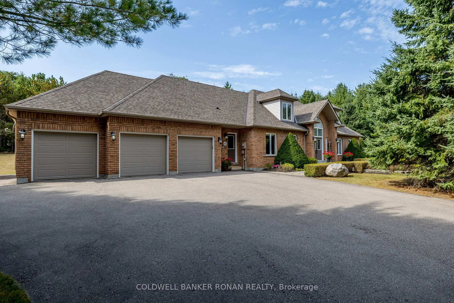 Photo 6 of 16 Indiana Drive, Caledon, Palgrave — HOMEH