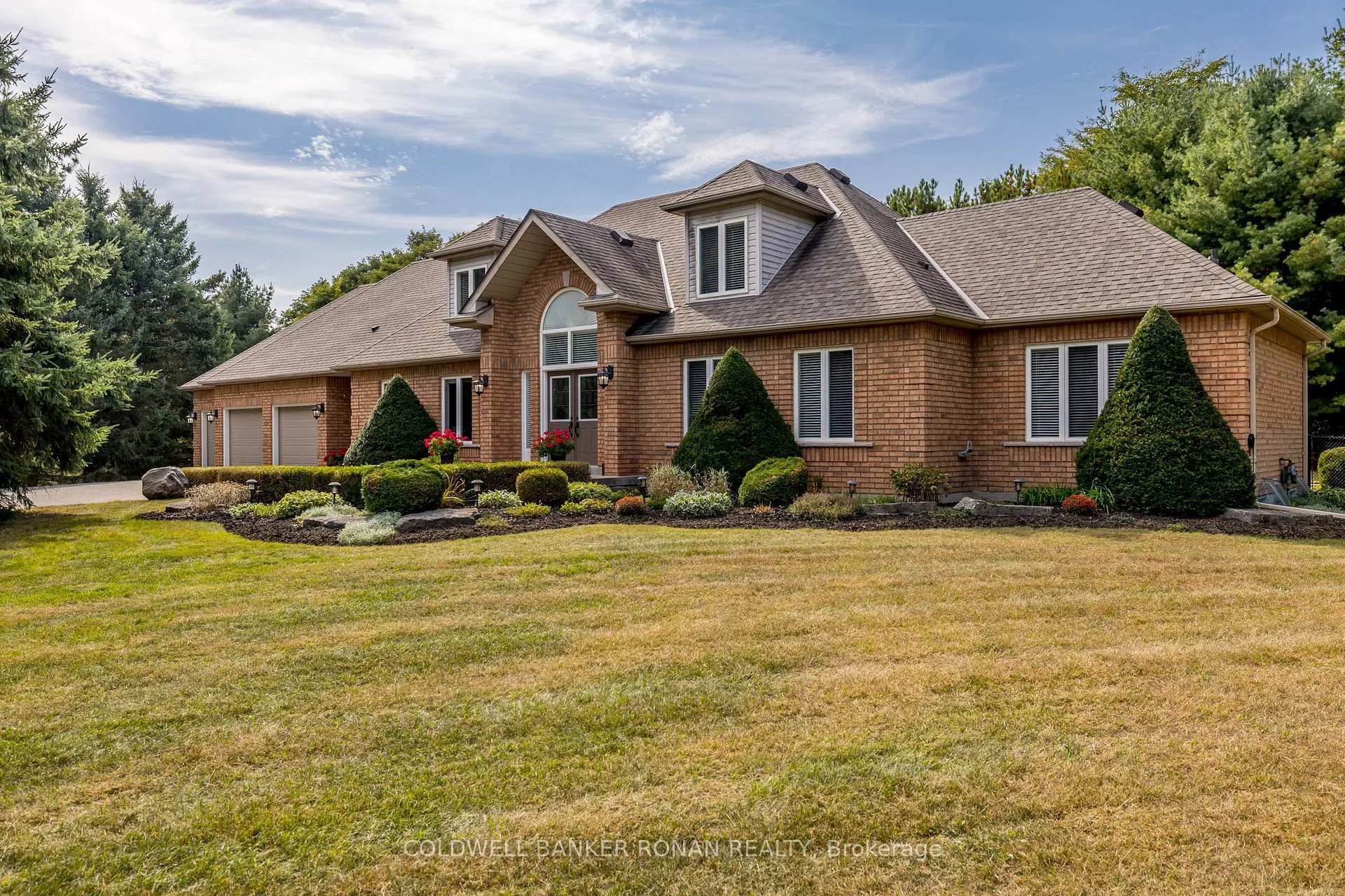 Photo 8 of 16 Indiana Drive, Caledon, Palgrave — HOMEH