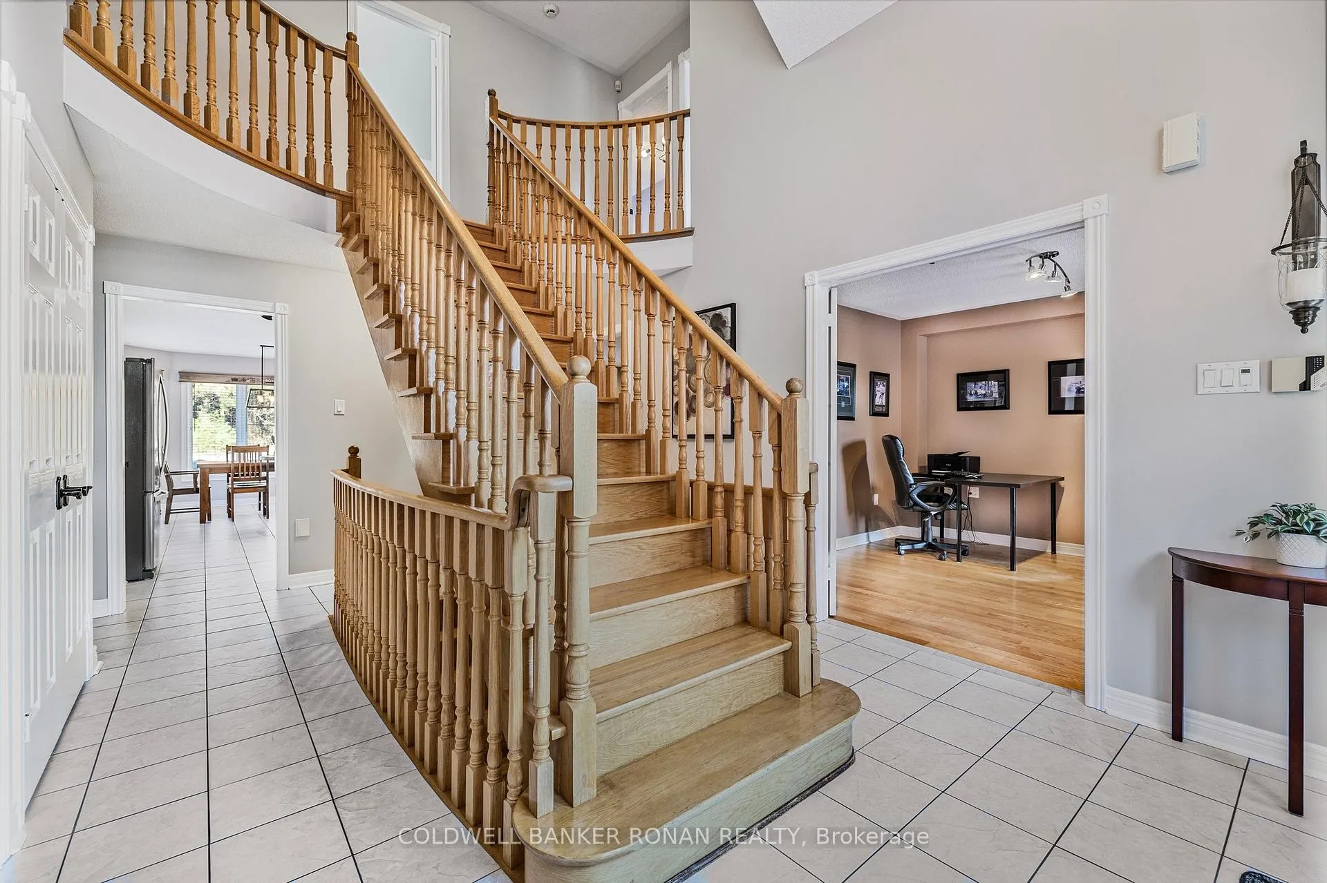 Photo 12 of 16 Indiana Drive, Caledon, Palgrave — HOMEH