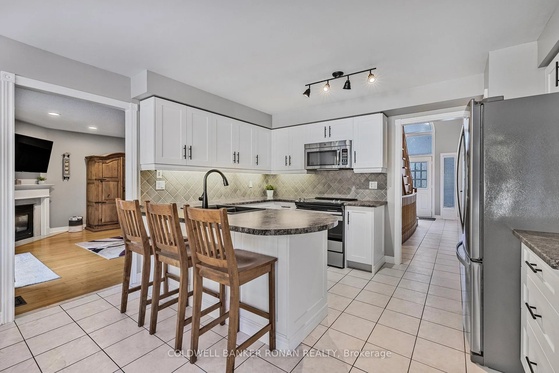 Photo 17 of 16 Indiana Drive, Caledon, Palgrave — HOMEH