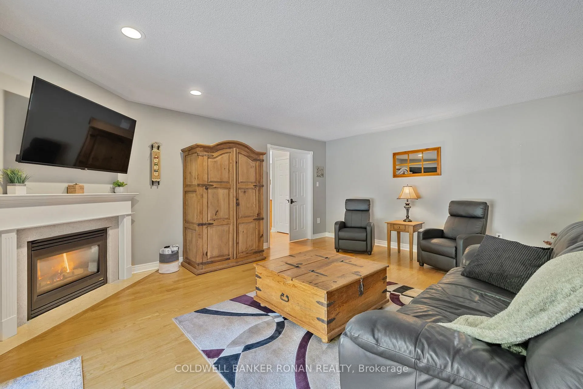 Photo 23 of 16 Indiana Drive, Caledon, Palgrave — HOMEH