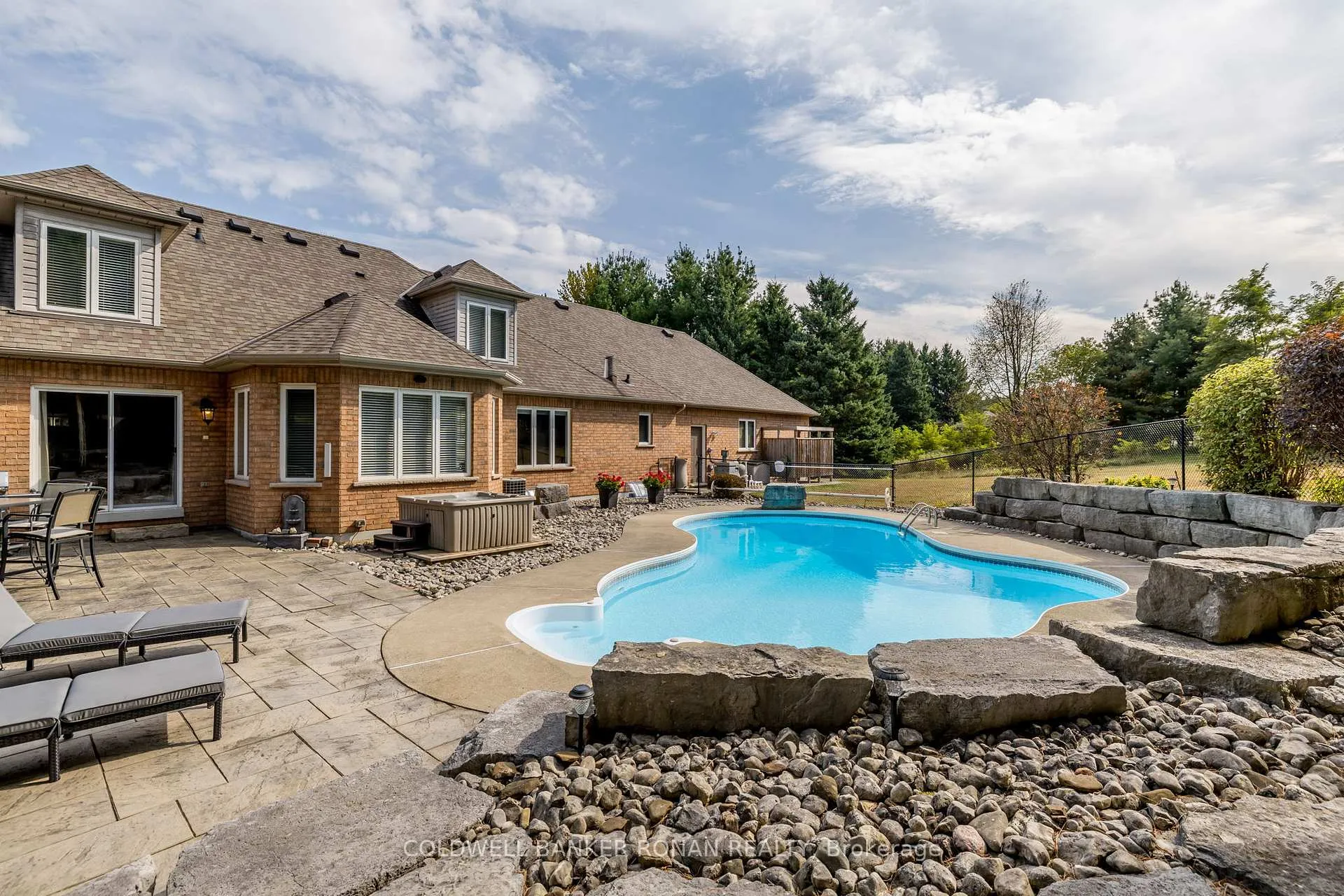 Photo 31 of 16 Indiana Drive, Caledon, Palgrave — HOMEH