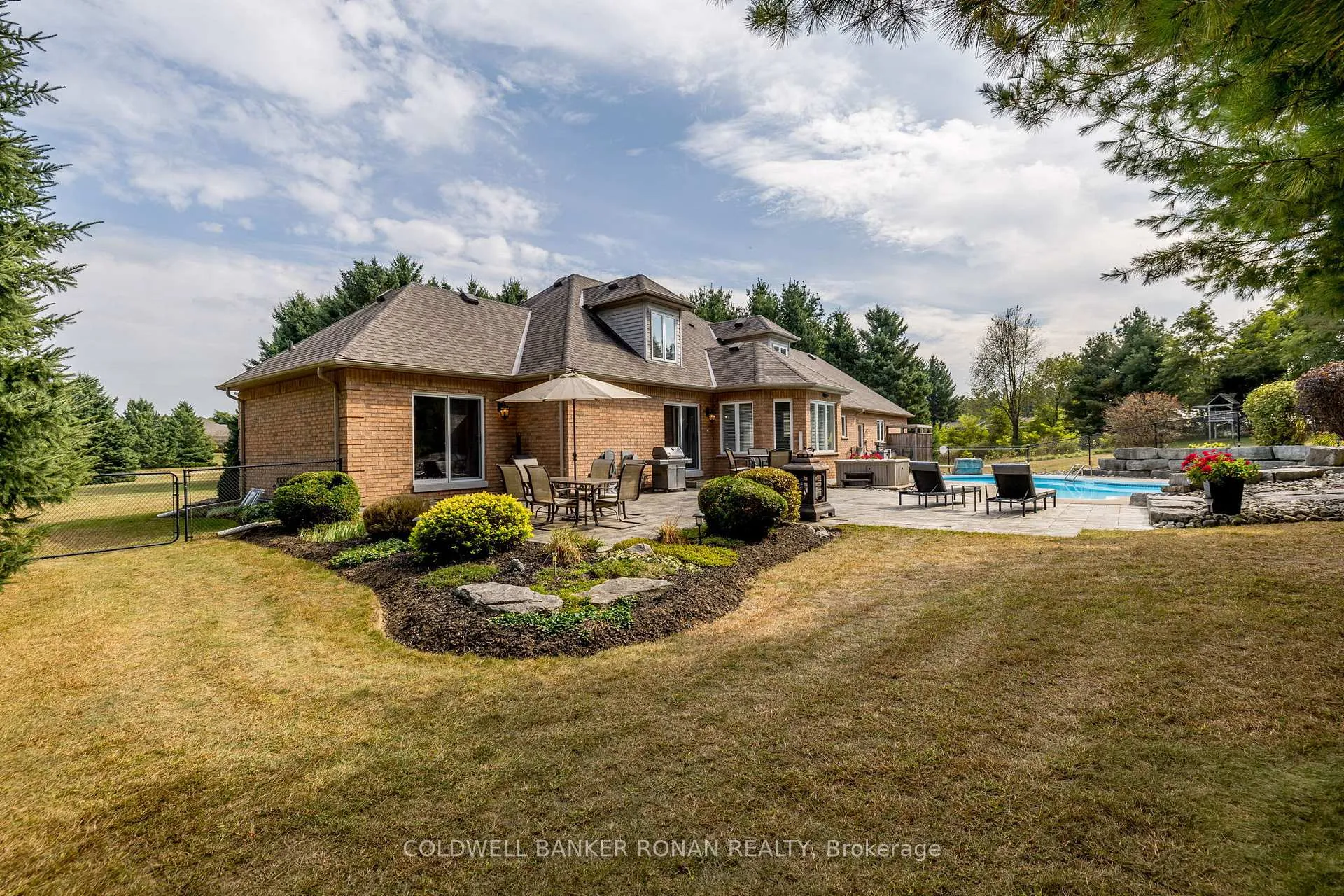 Photo 32 of 16 Indiana Drive, Caledon, Palgrave — HOMEH
