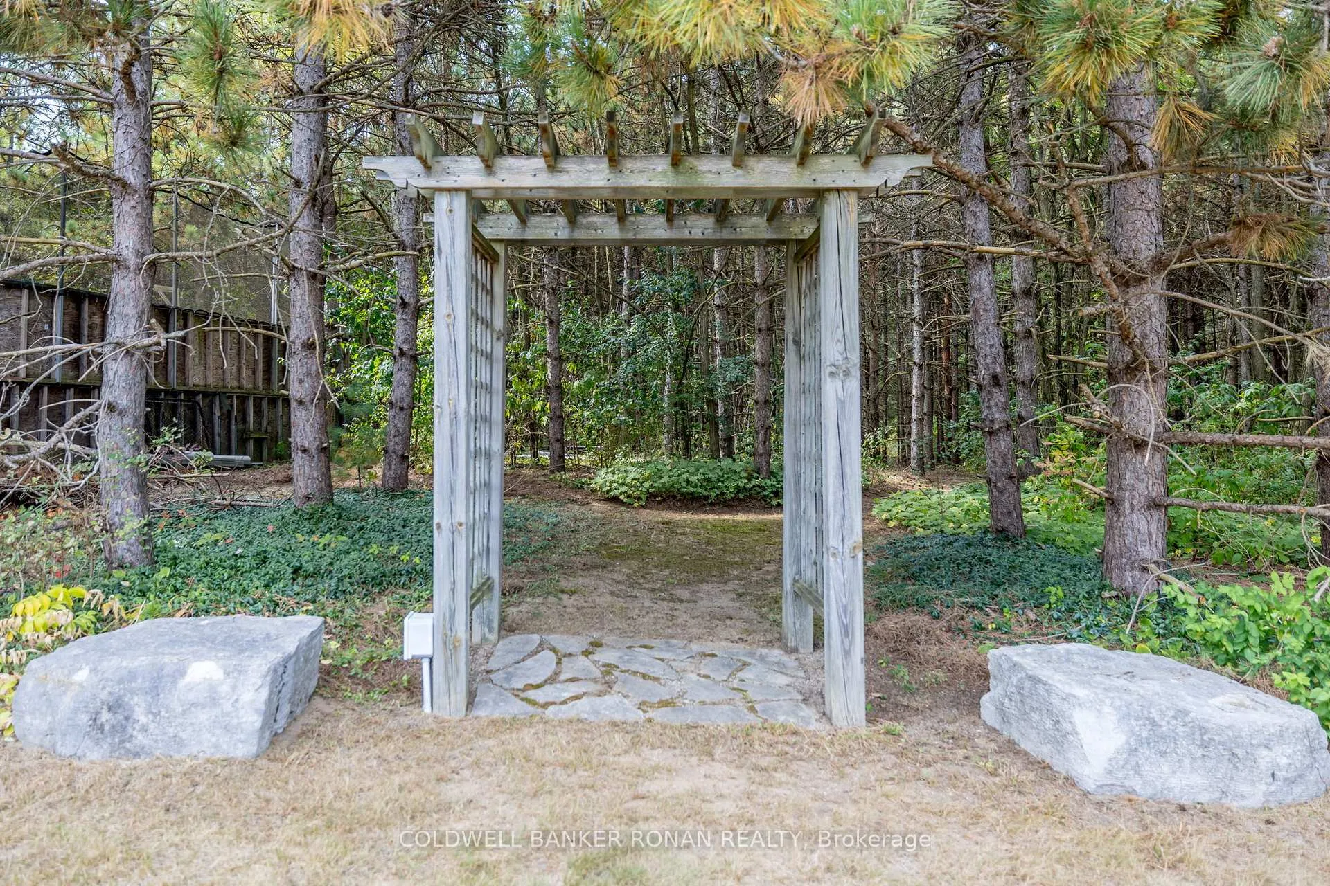 Photo 42 of 16 Indiana Drive, Caledon, Palgrave — HOMEH