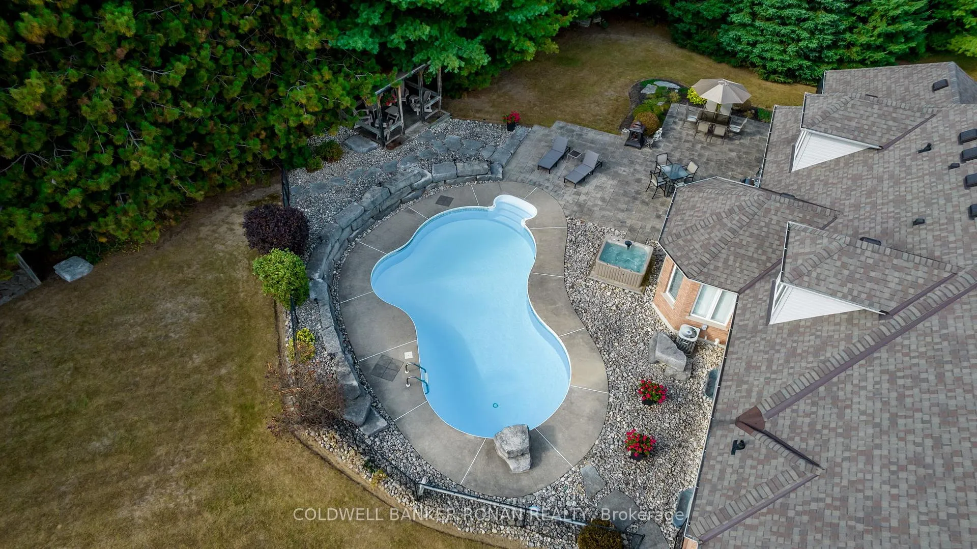 Photo 46 of 16 Indiana Drive, Caledon, Palgrave — HOMEH