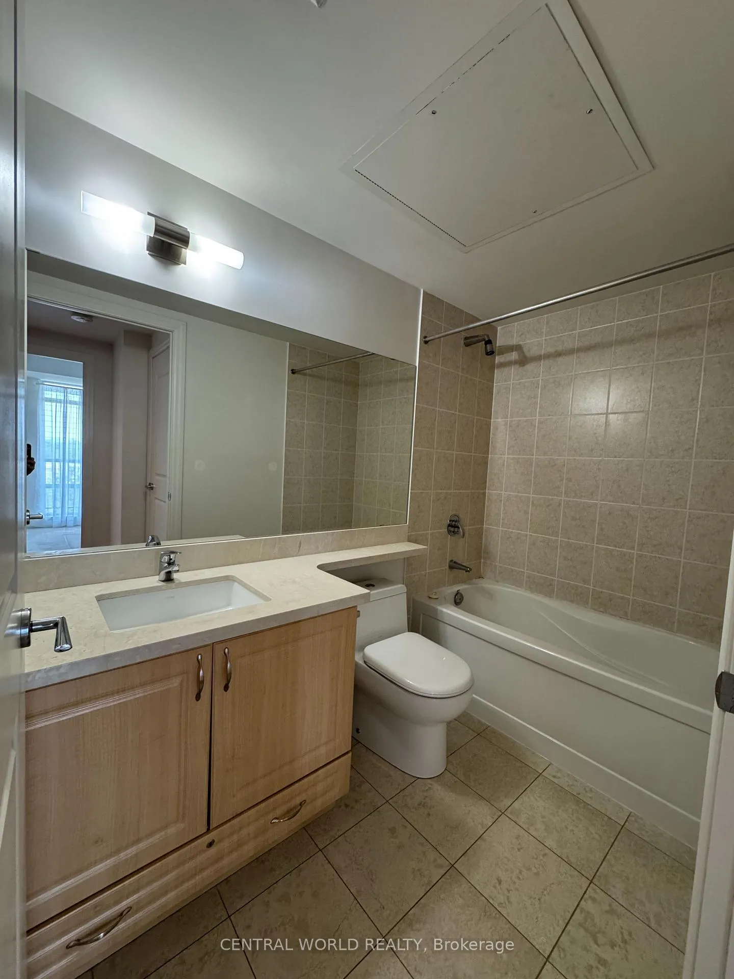 Photo 7 of Unit 205, 131 Upper Duke Crescent, Markham, Unionville — HOMEH