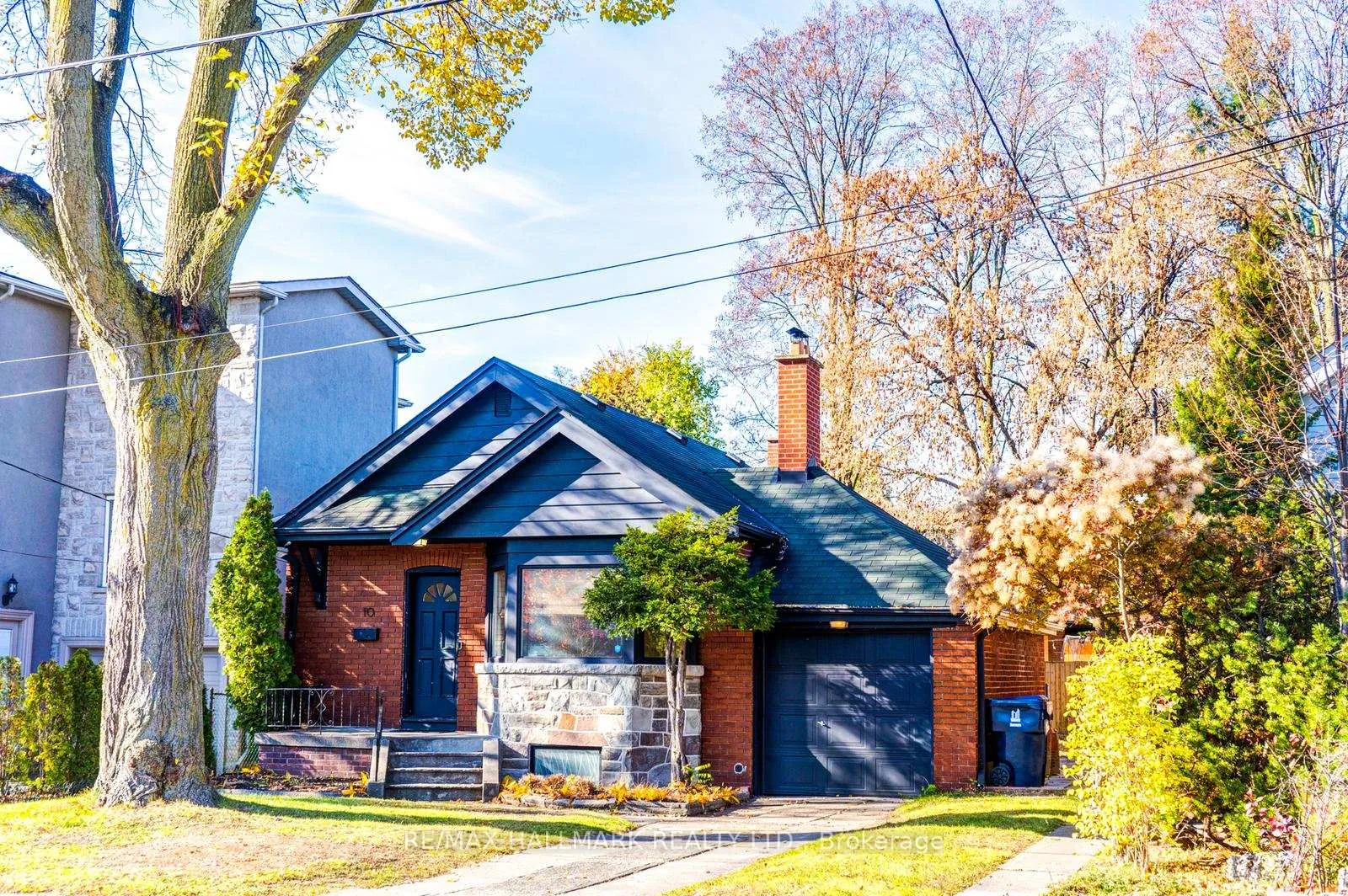 Photo 3 of 10 Coxwell Boulevard, Toronto, East York — HOMEH