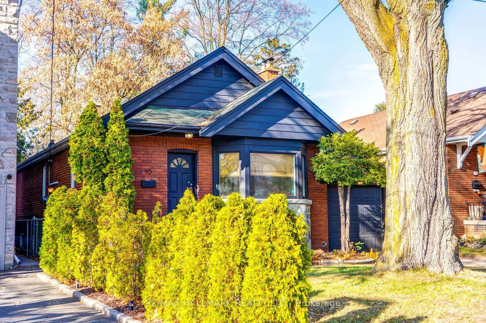 Photo 4 of 10 Coxwell Boulevard, Toronto, East York — HOMEH