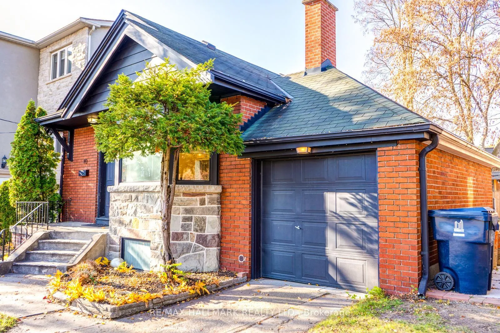 Photo 5 of 10 Coxwell Boulevard, Toronto, East York — HOMEH