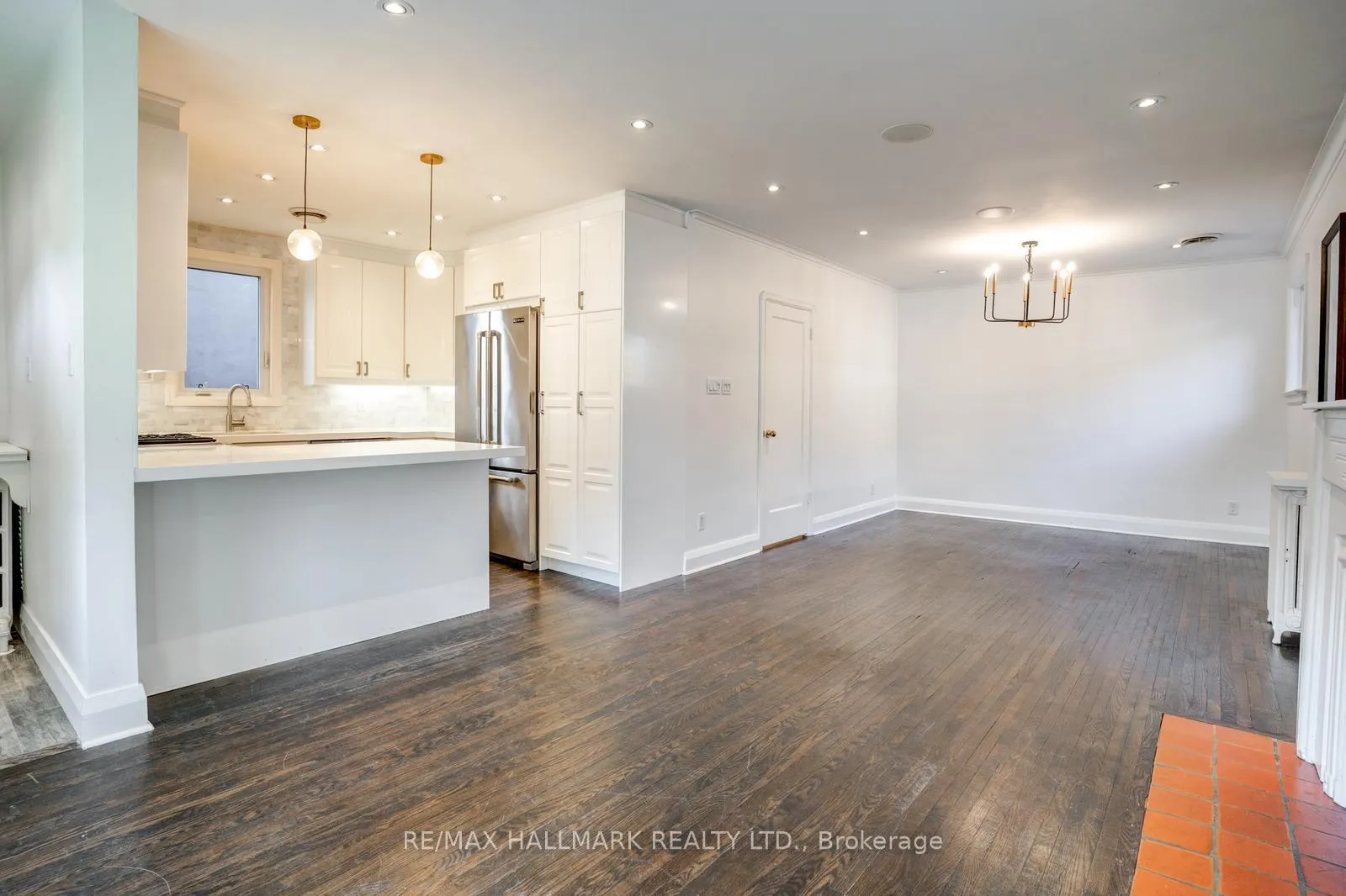 Photo 8 of 10 Coxwell Boulevard, Toronto, East York — HOMEH