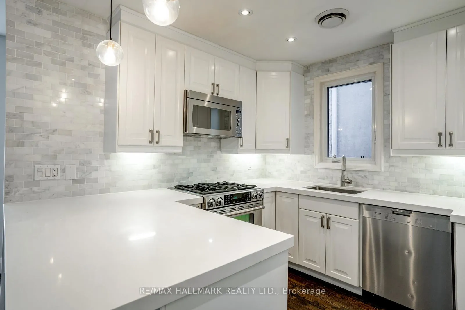 Photo 16 of 10 Coxwell Boulevard, Toronto, East York — HOMEH
