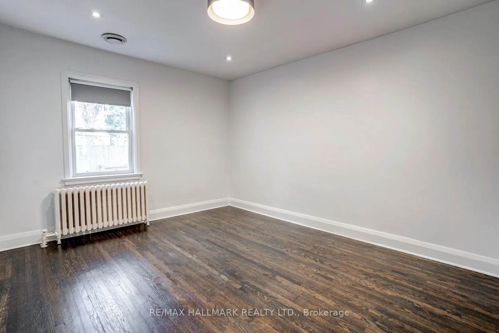 Photo 20 of 10 Coxwell Boulevard, Toronto, East York — HOMEH