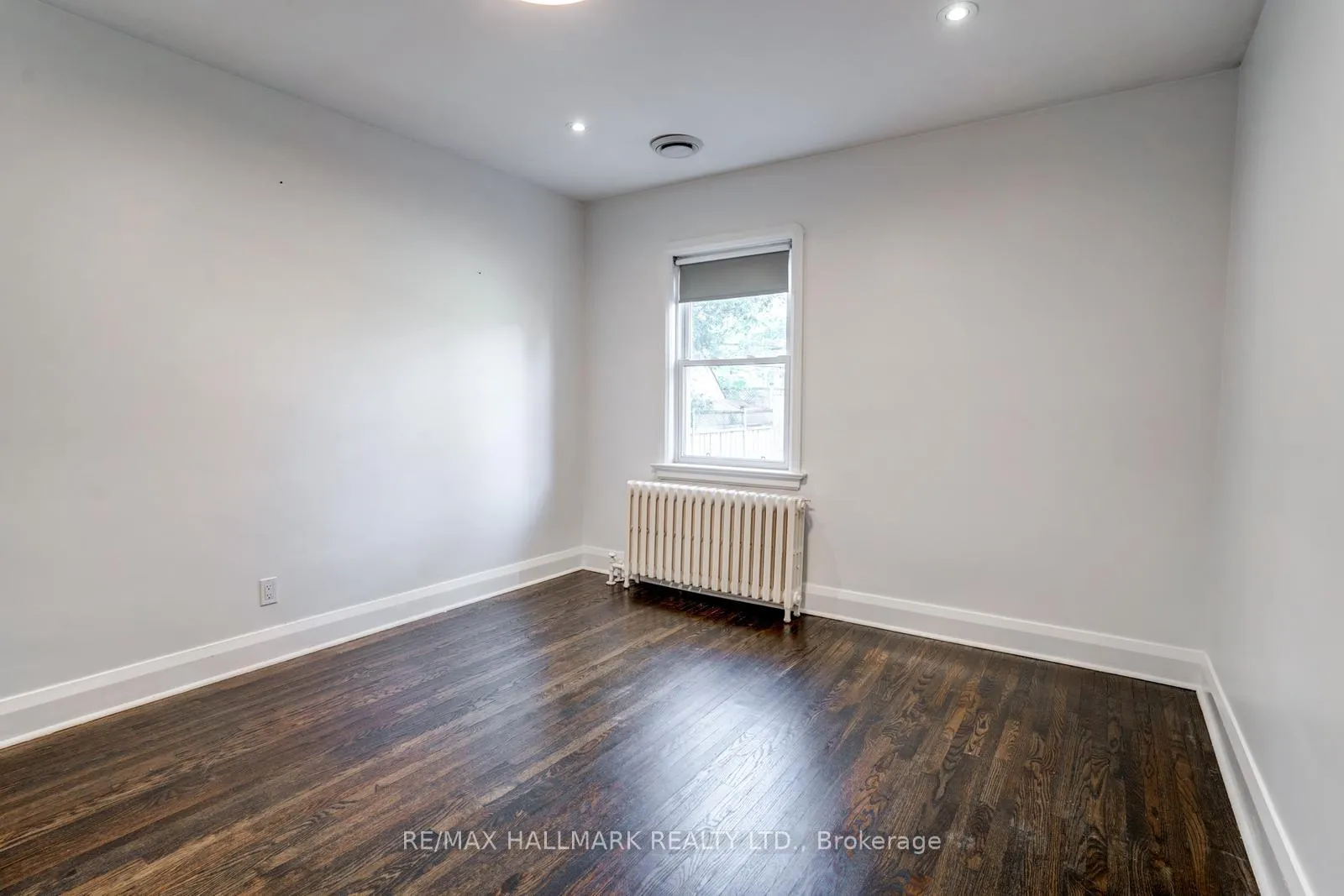 Photo 21 of 10 Coxwell Boulevard, Toronto, East York — HOMEH