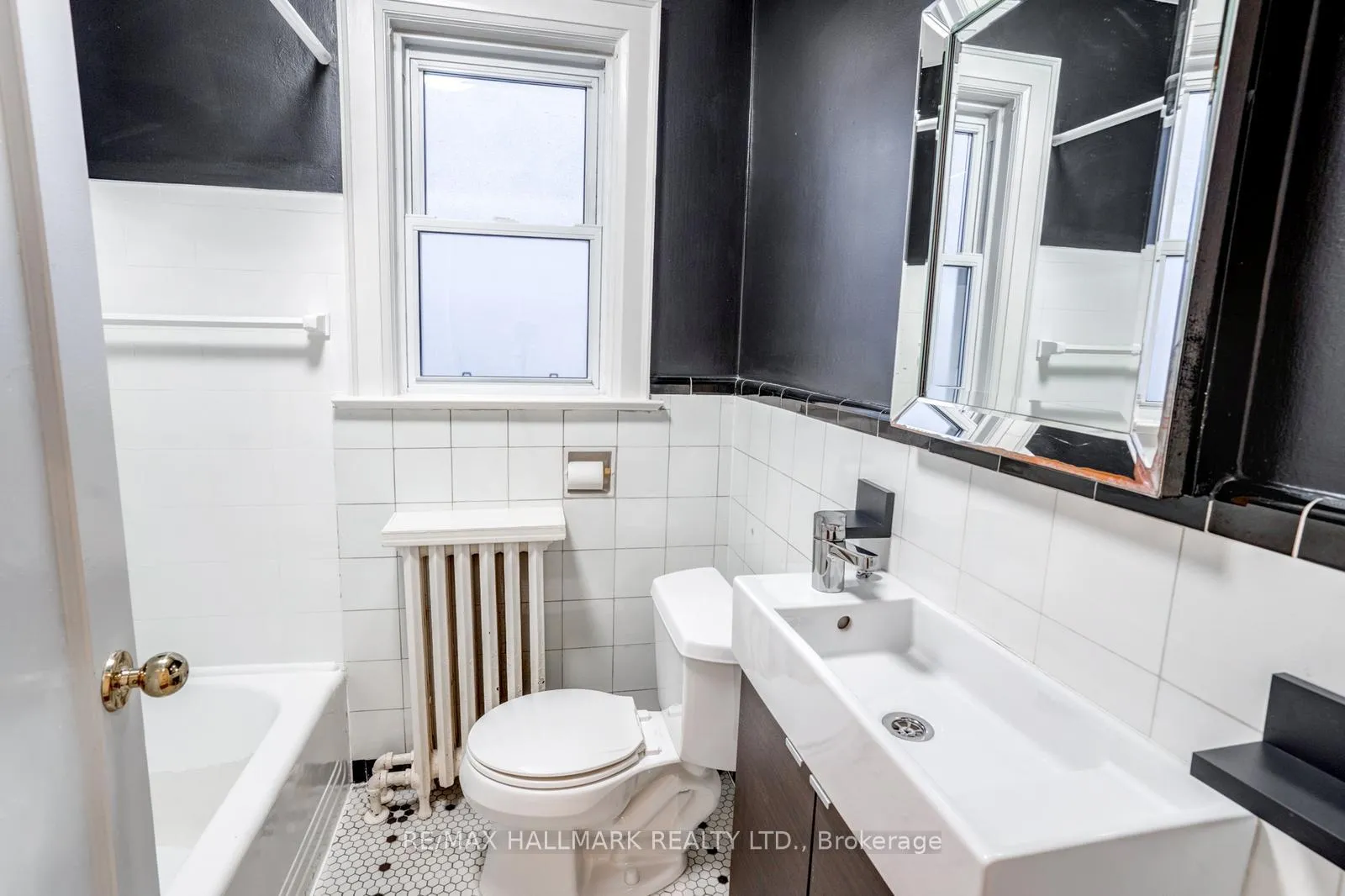 Photo 25 of 10 Coxwell Boulevard, Toronto, East York — HOMEH