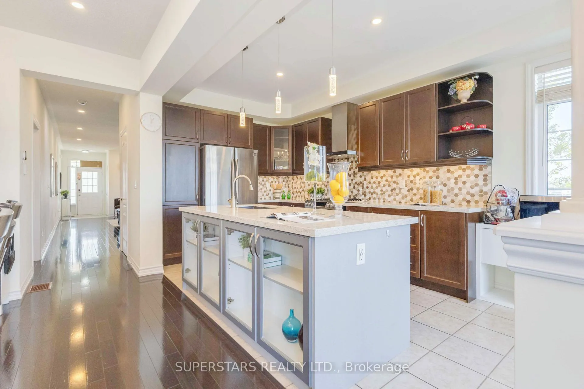 Photo 4 of 70 Living Crescent, Markham, Victoria Square — HOMEH